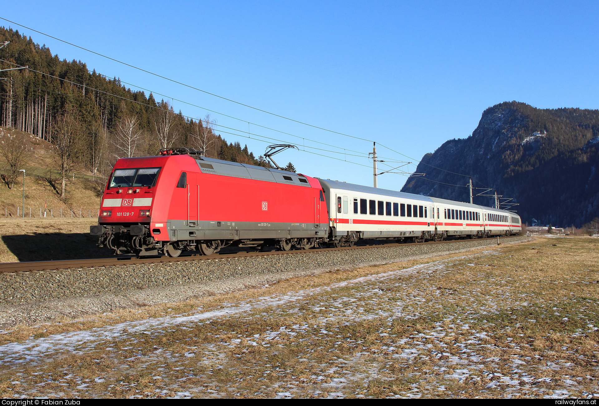 DB Fernverkehr AG 101 128 in Großhaarbach mit dem EC 216  Railwayfans