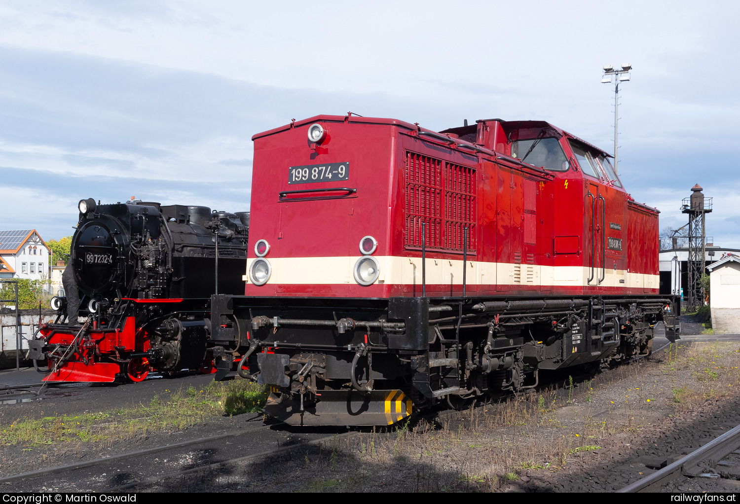 HSB 199 874 in Münchshöfen - Baujahr 1976 (VEB Lokomotivbau Elektrotechnische Werke „Hans Beimler“ Hennigsdorf [LEW] 15392) für Deutsche Reichsbahn (DDR) 110 874, 1990 Umbau in 199 874 mit neuen 3-achsigen Drehgestellen für 1000 mm Spurweite, 1993 an HSB.   Railwayfans