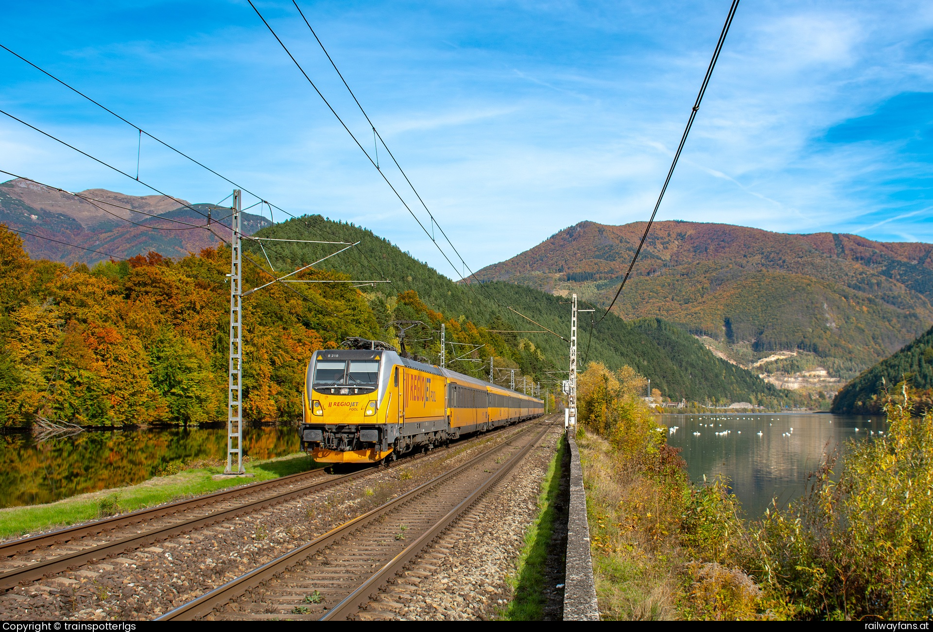 Regiojet 388 218 in Ratkovo - RGJ 1288 218 on RJ to Praha spotted in Krpelany   Railwayfans