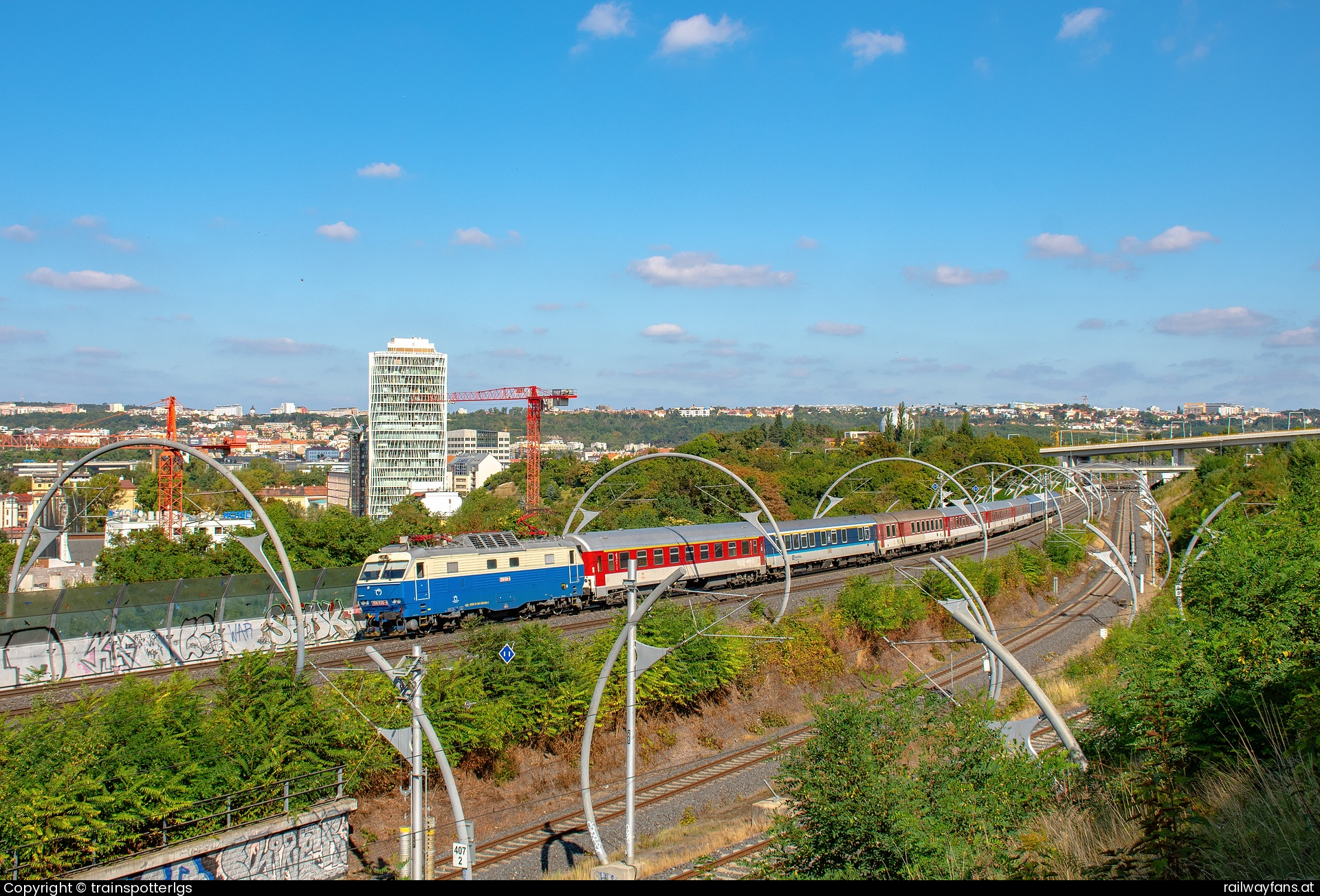 ZSSK 350 020 in U Sluncové - ZSSK 350 020 on EC spotted in Praha - Nove Spojeni   Railwayfans