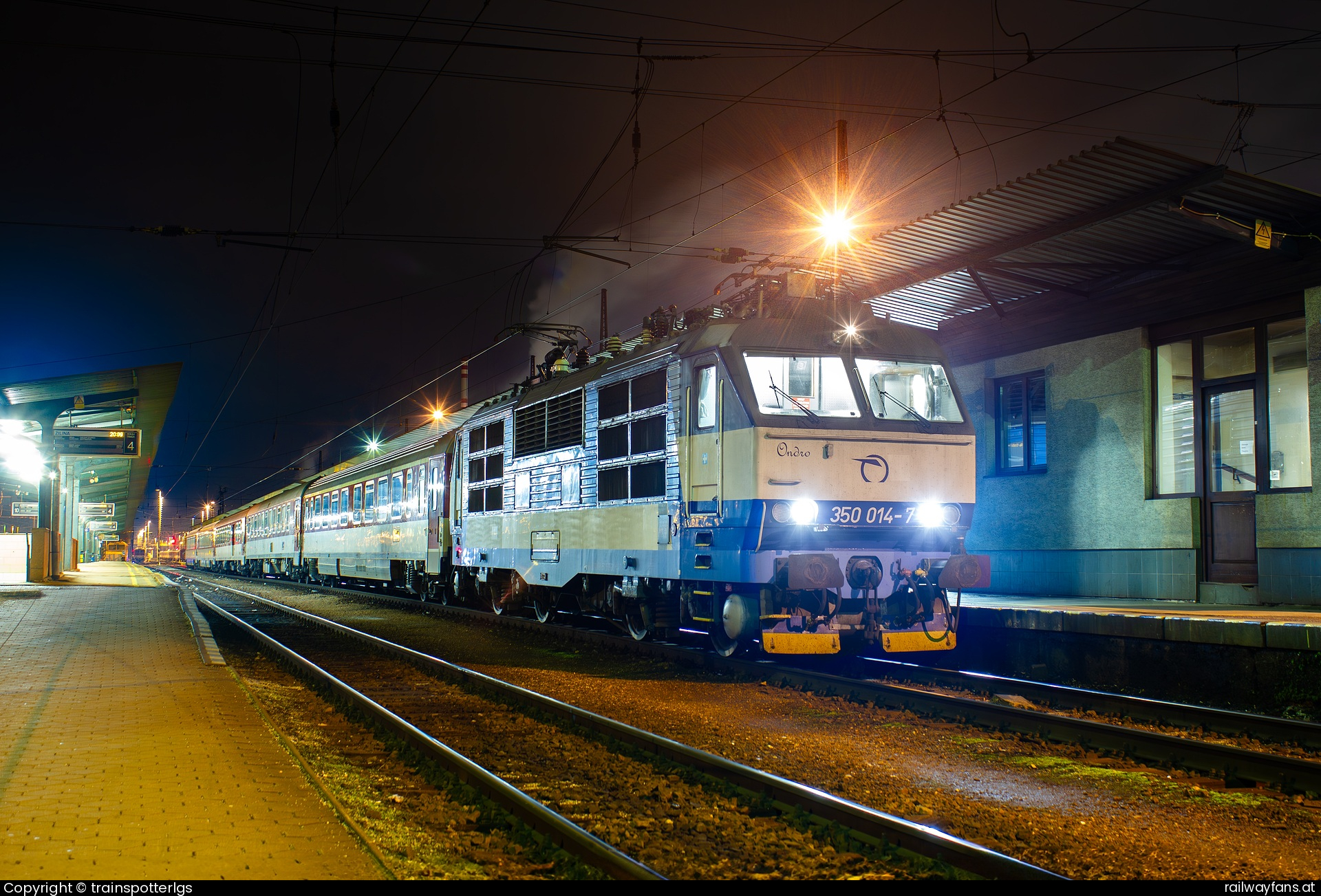 ZSSK 350 014 in Žilina - ZSSK 350 014 \'\'Ondro\'\' spotted on R in Zilina\r\n   Railwayfans