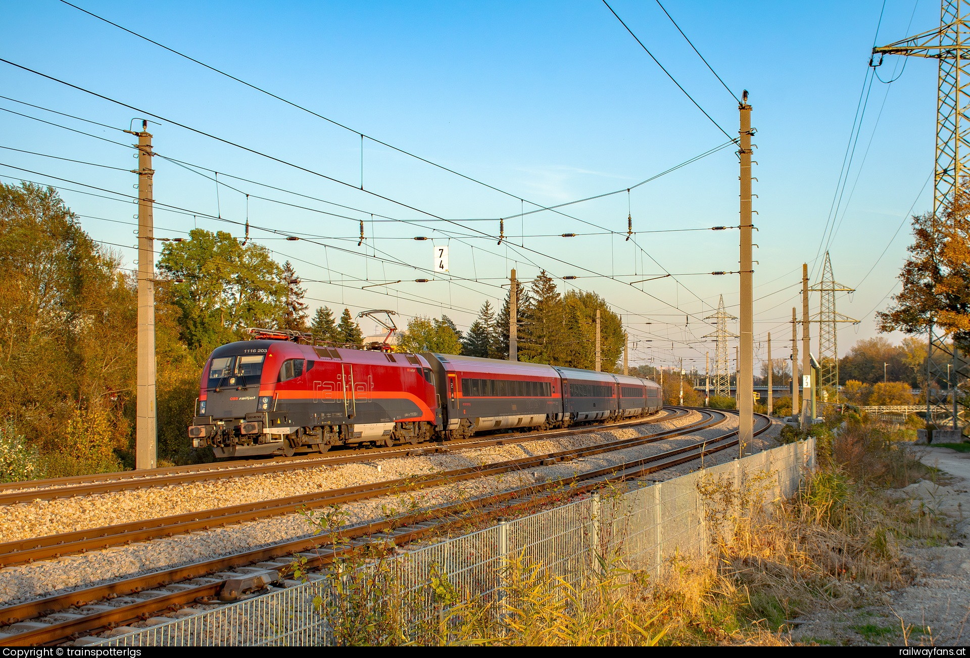 ÖBB 1116 203 in Linzer Straße - ÖBB 1116 203 \'\'Spirit of Linz\'\'  on RJX spotted in Wien - Wida   Railwayfans