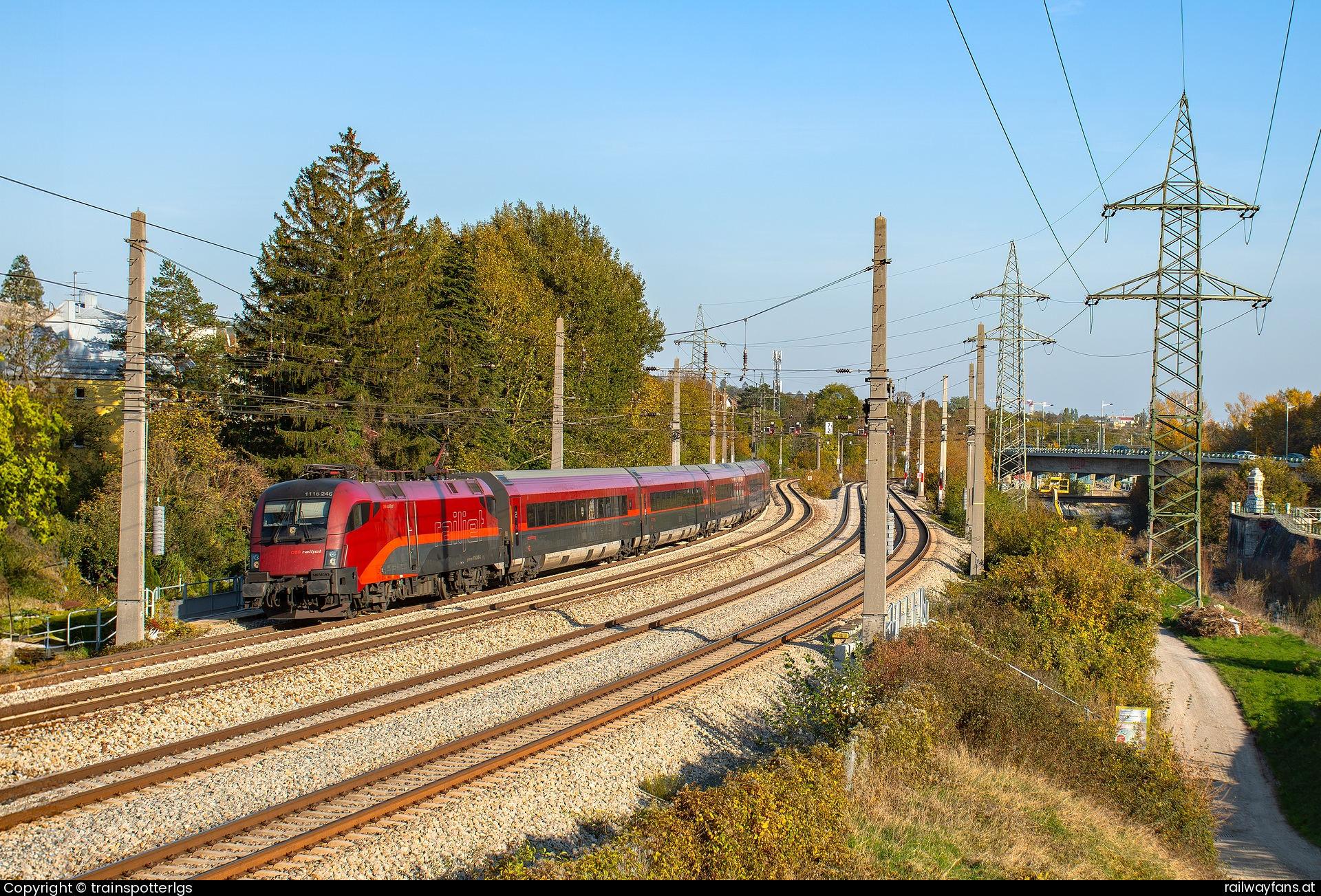 ÖBB 1116 246 in Wienflussweg - ÖBB 1116 246 on RJ spotted in Wien - Wida   Railwayfans