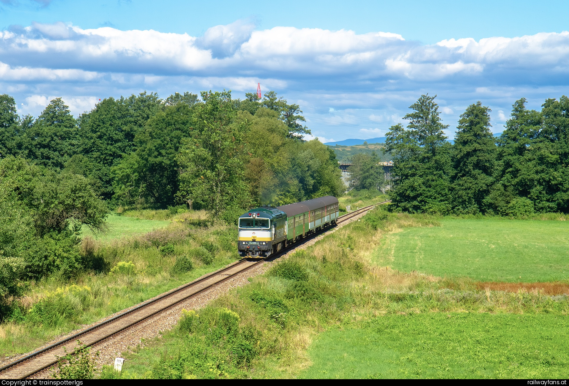 ZSSK 754 055 in Vígľaš - ZSSK 754 055 spotted near Pstruša   Railwayfans