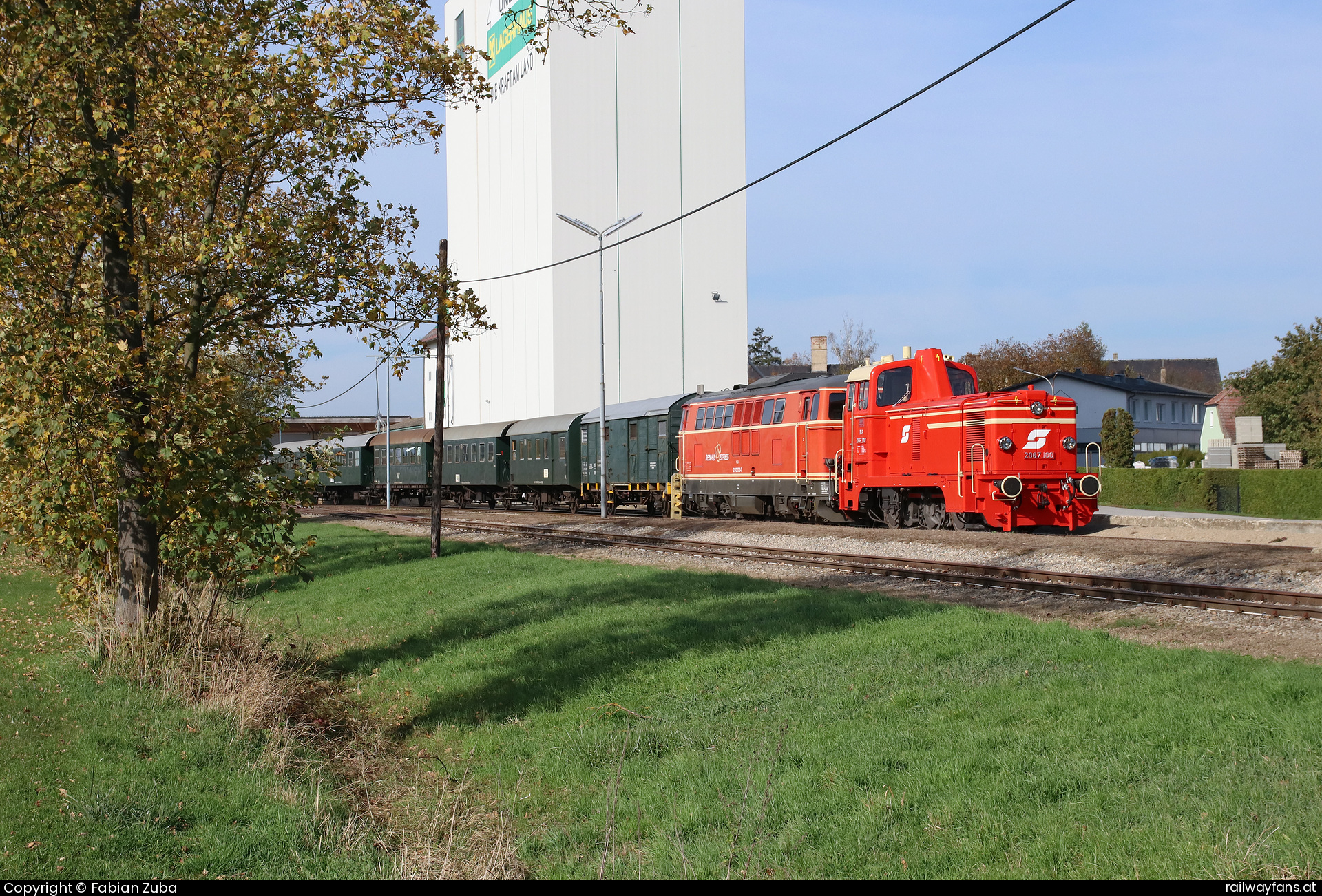 NLB 2067 100 in Langau mit dem R 16971  Railwayfans