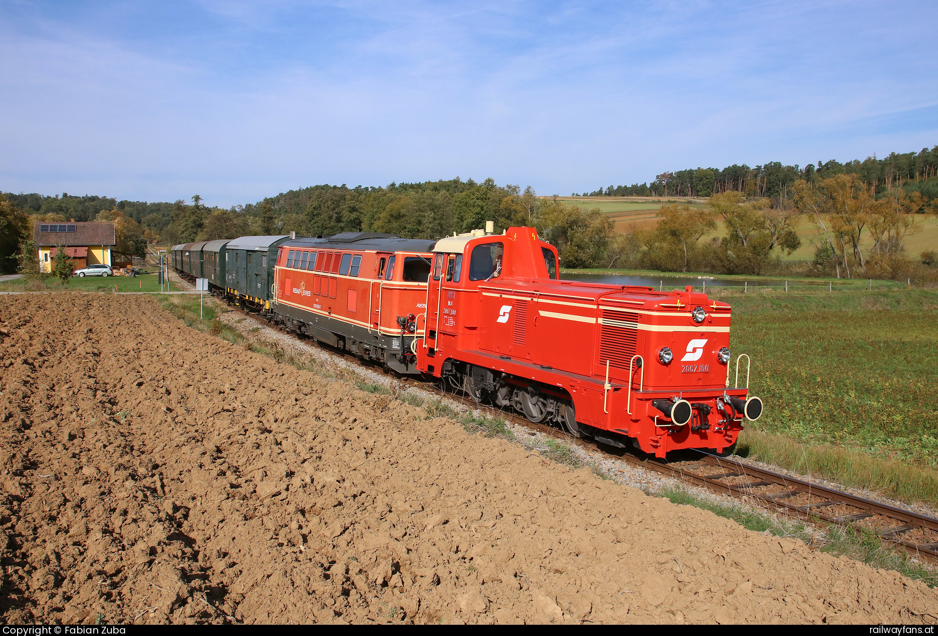 NLB 2067 100 in Oberhöflein mit dem R 16971  Railwayfans