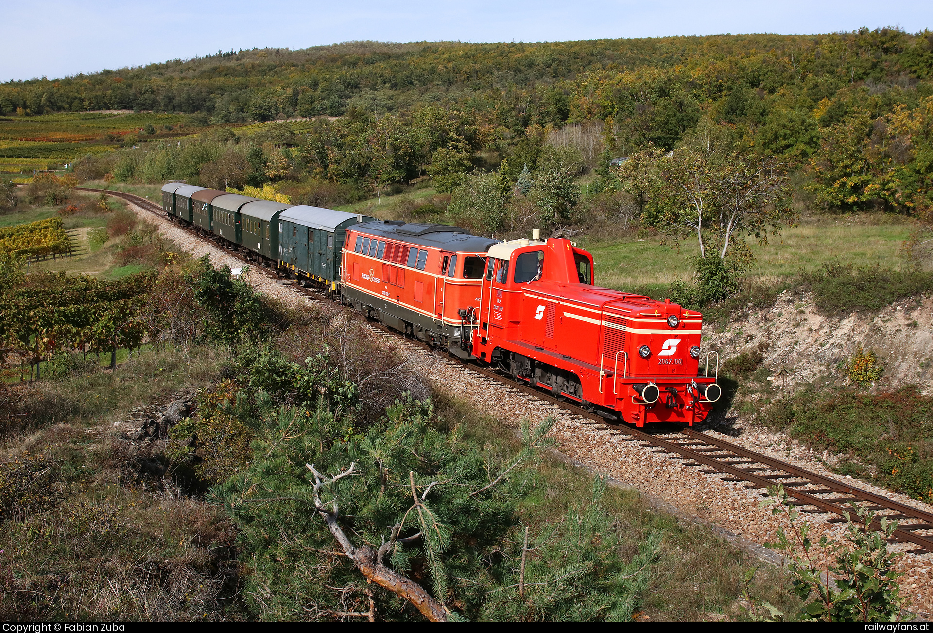 NLB 2067 100 in Retz mit dem R 16971  Railwayfans