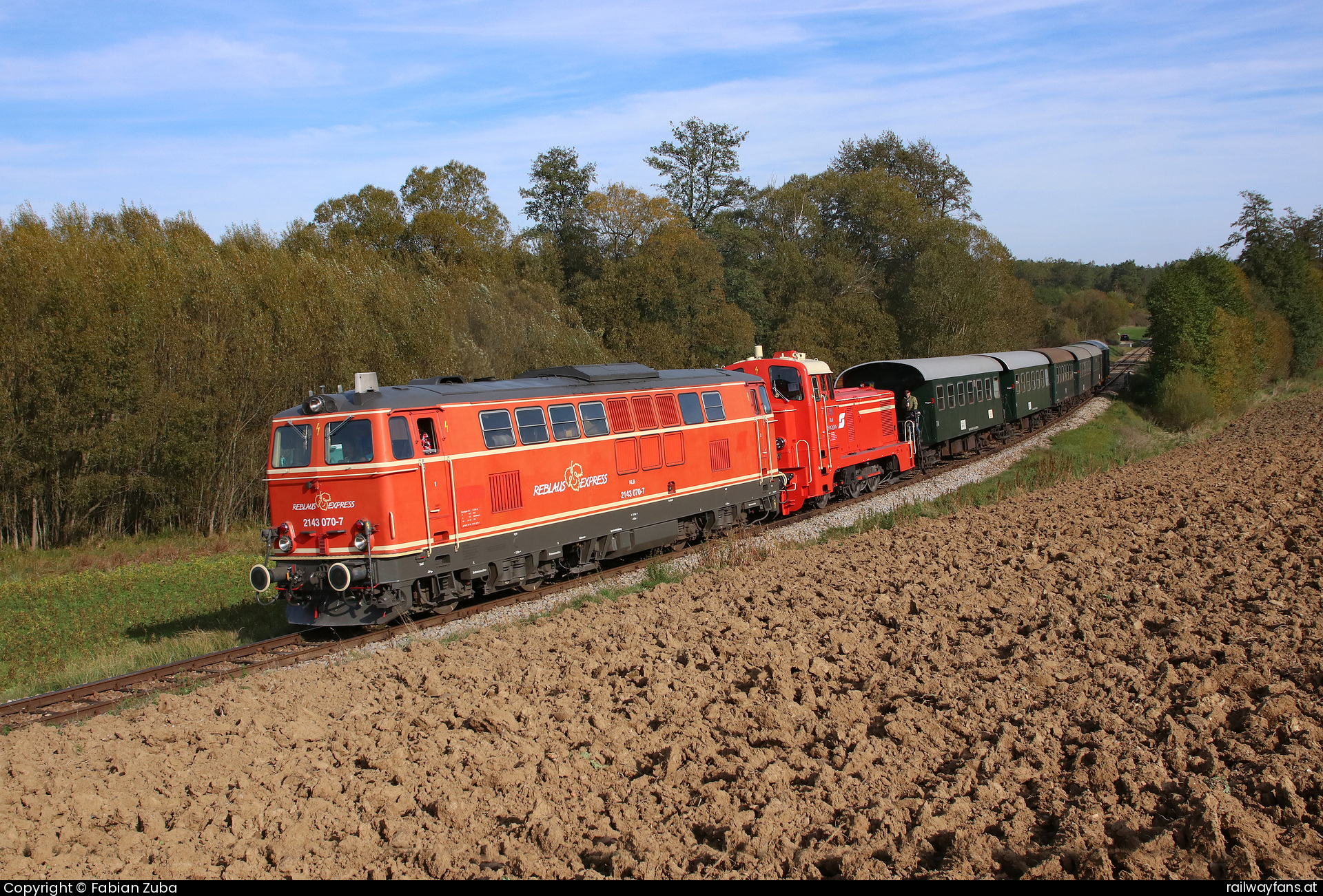 NLB 2143 070 in Oberhöflein mit dem R 16972  Railwayfans