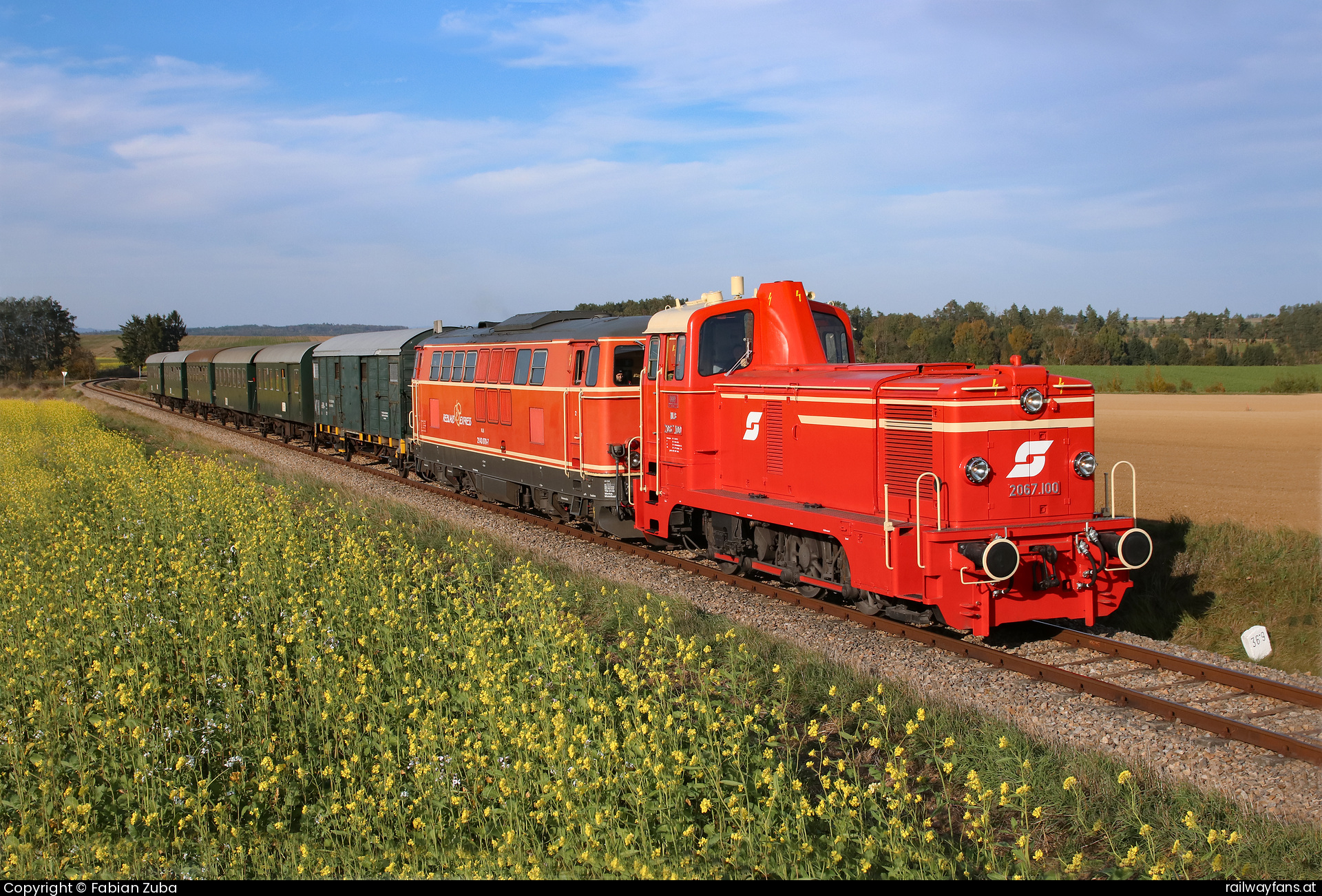 NLB 2067 100 in Zissersdorf mit dem R 16973  Railwayfans