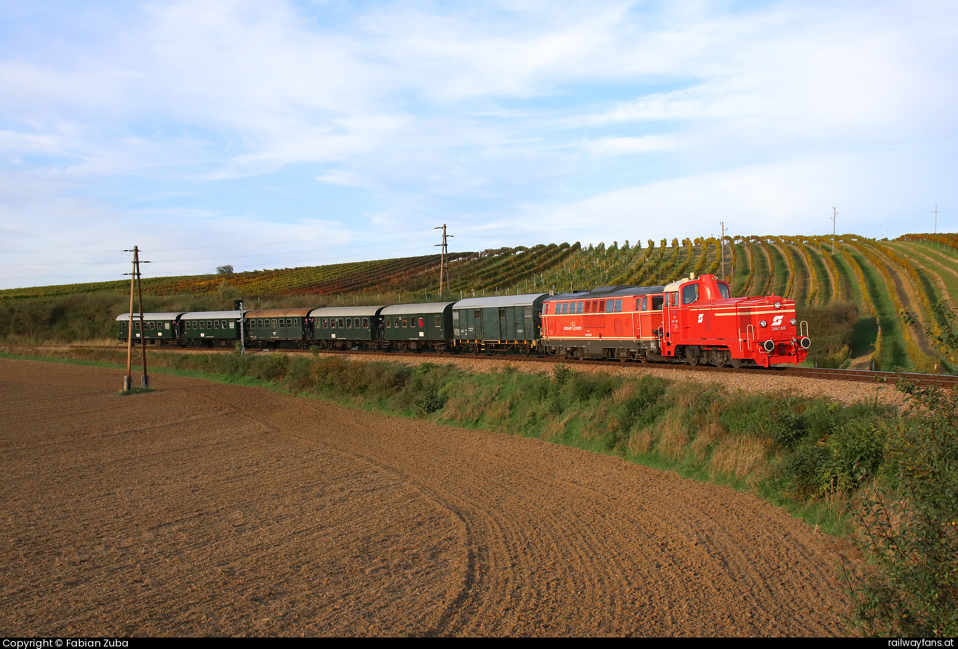 NLB 2067 100 in Retz mit dem R 16973  Railwayfans