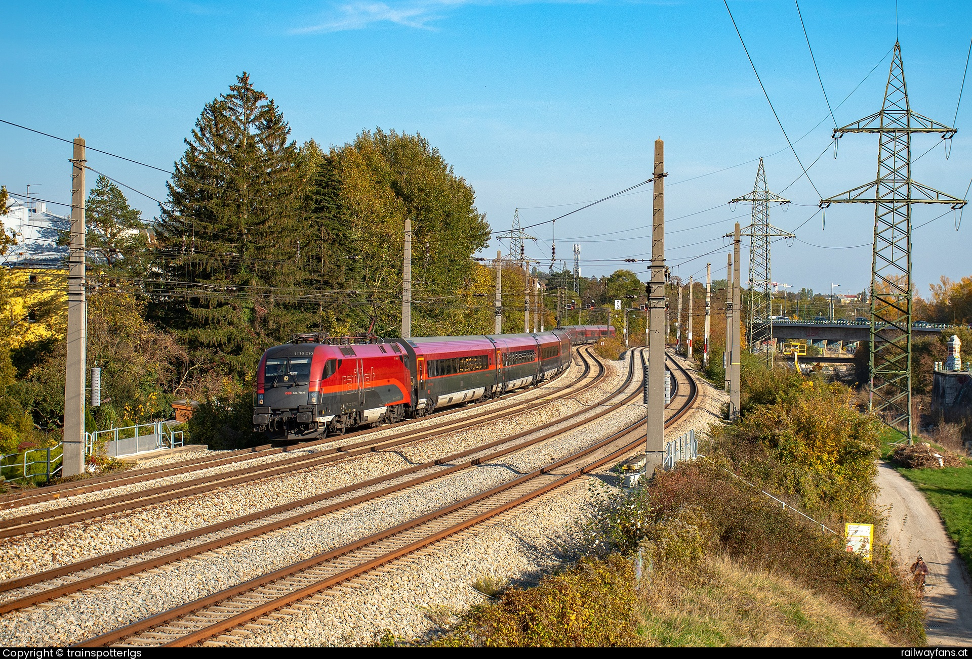 ÖBB 1116 210 in Wienflussweg - ÖBB 1116 210 on RJX spotted in Wien - Wida   Railwayfans