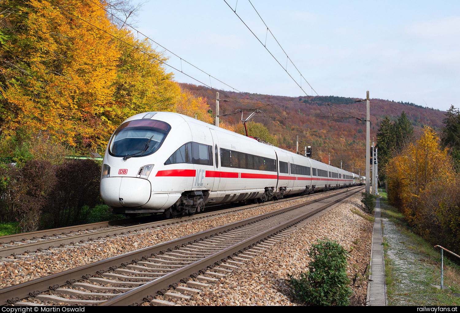 ÖBB 4011 091 in Untertullnerbach  Railwayfans