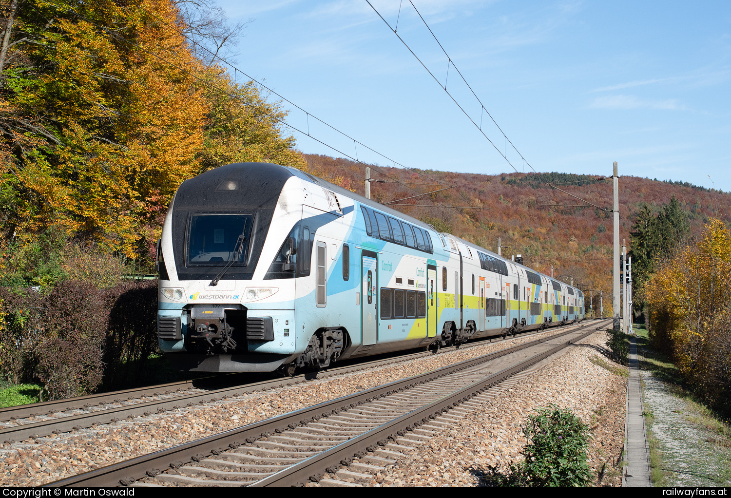 Westbahn 4010 122 in Untertullnerbach  Railwayfans