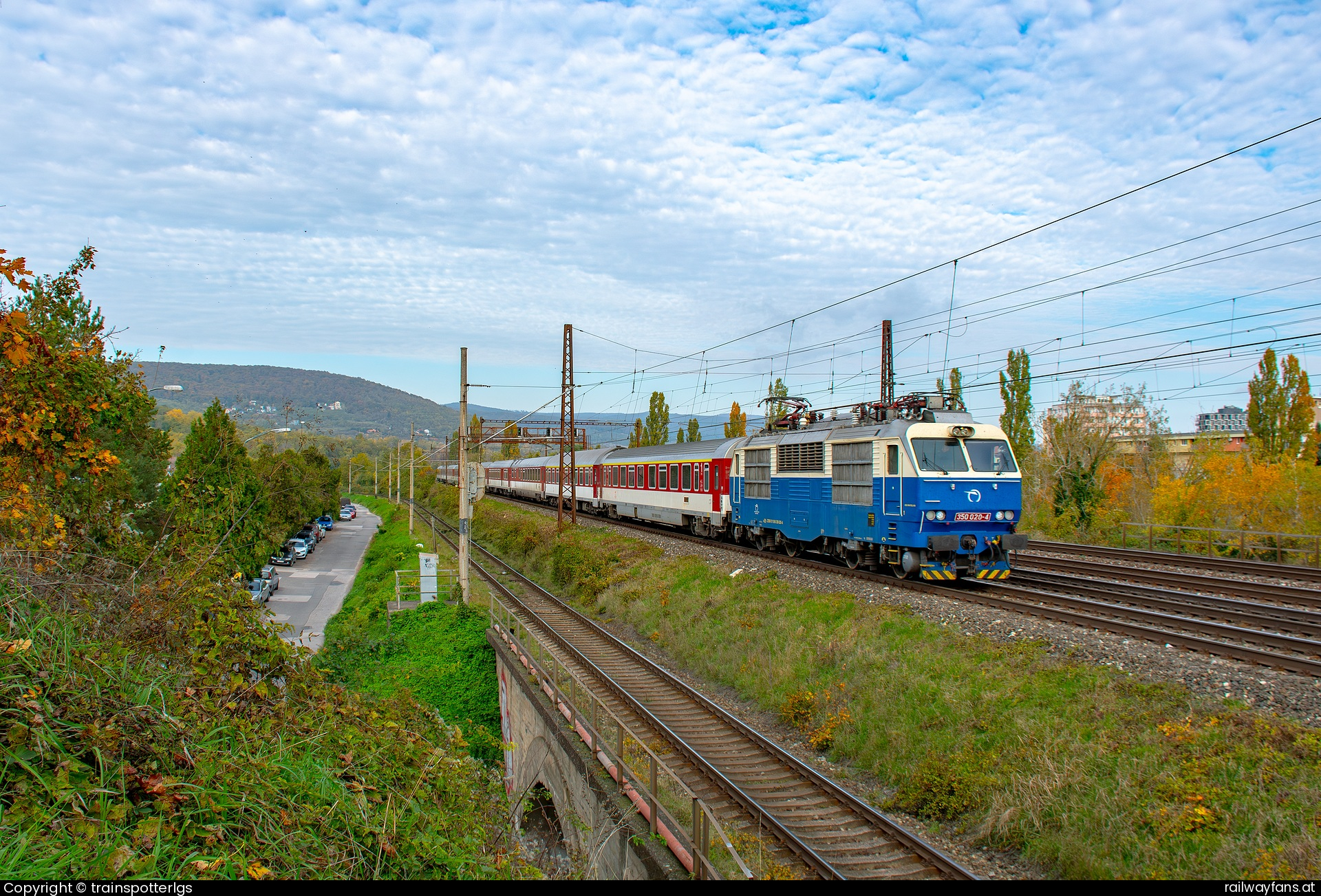 ZSSK 350 020 in Sliačska mit dem EX602 - ZSSK 350 020 on EX 602 spotted in Bratislava - Skala   Railwayfans