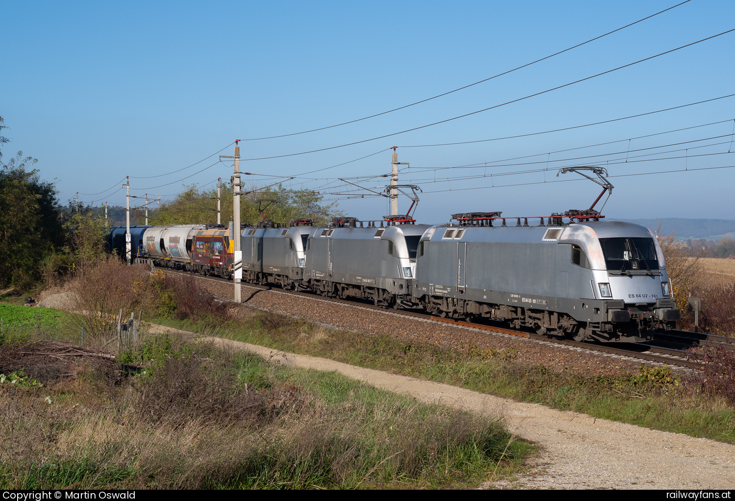 HUPAC 182 601 in Schildberg - + 182 102, 182 100, 482 047.   Railwayfans