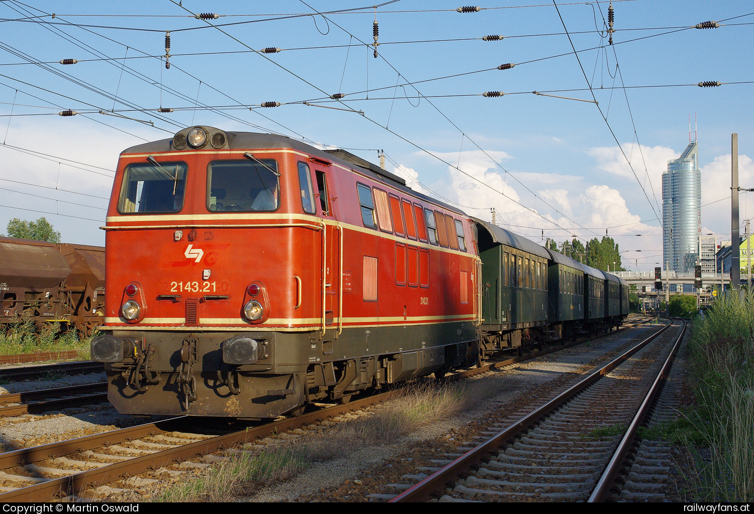 WLB 2143 021 in Wien Brigittenau mit dem 17041 - Lp Rückführung vom Erlebniszug Ernstbrunn   Railwayfans