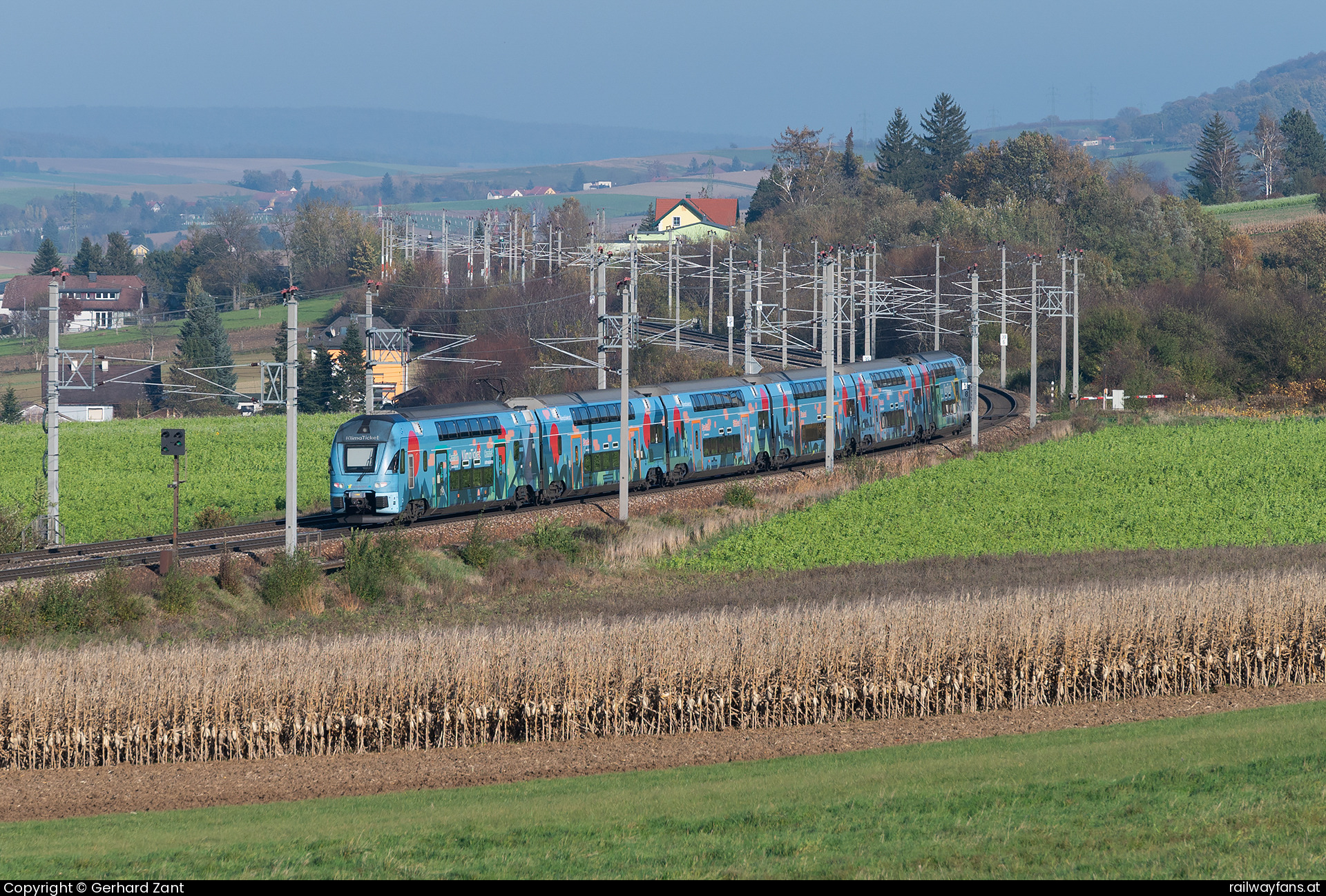 Westbahn 4010 128 in Schönfeld mit dem WB 915  Railwayfans