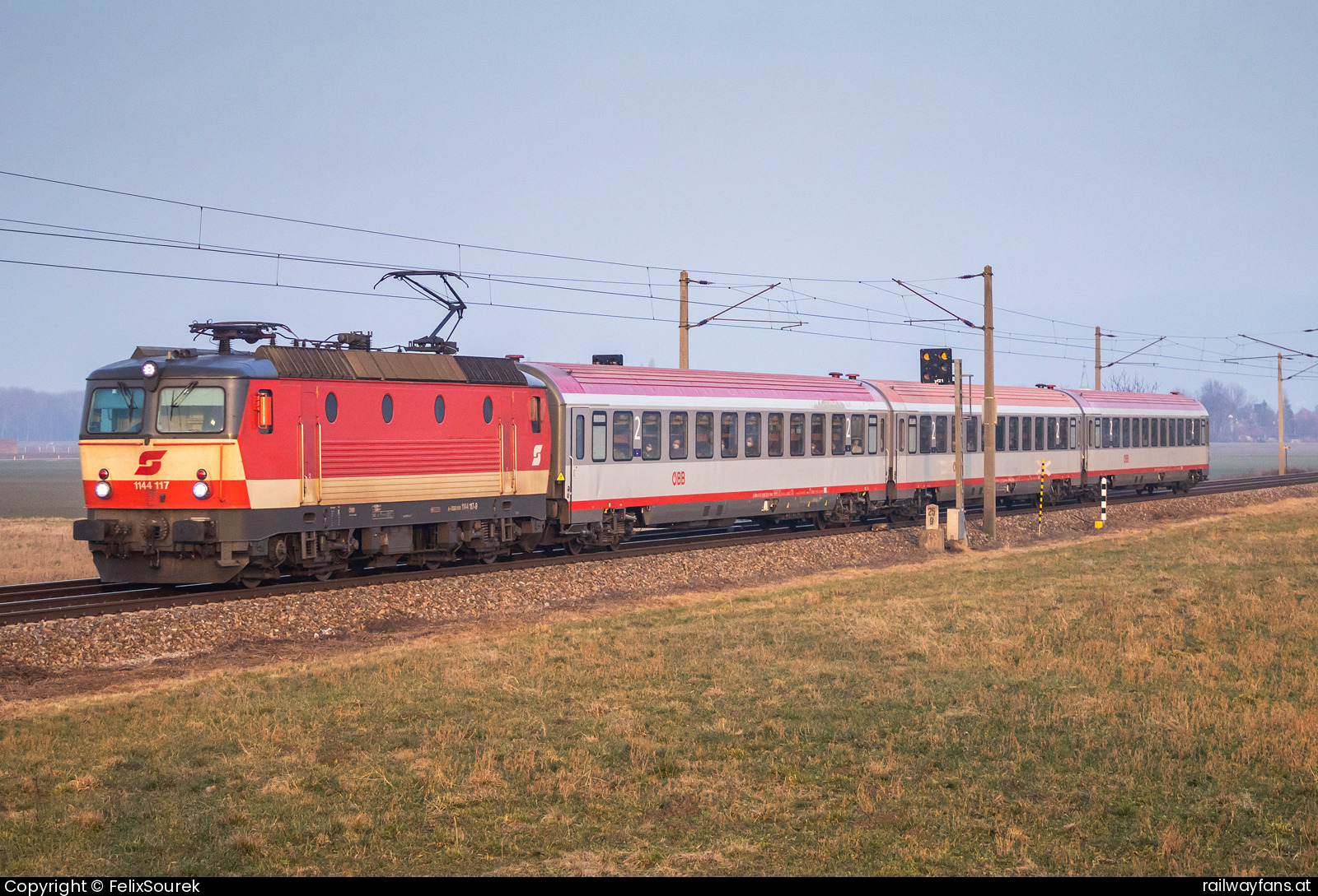 ÖBB 1144 117 in Muckendorf an der Donau Franz-Josefsbahn | Wien FJB - Ceske Velenice Railwayfans