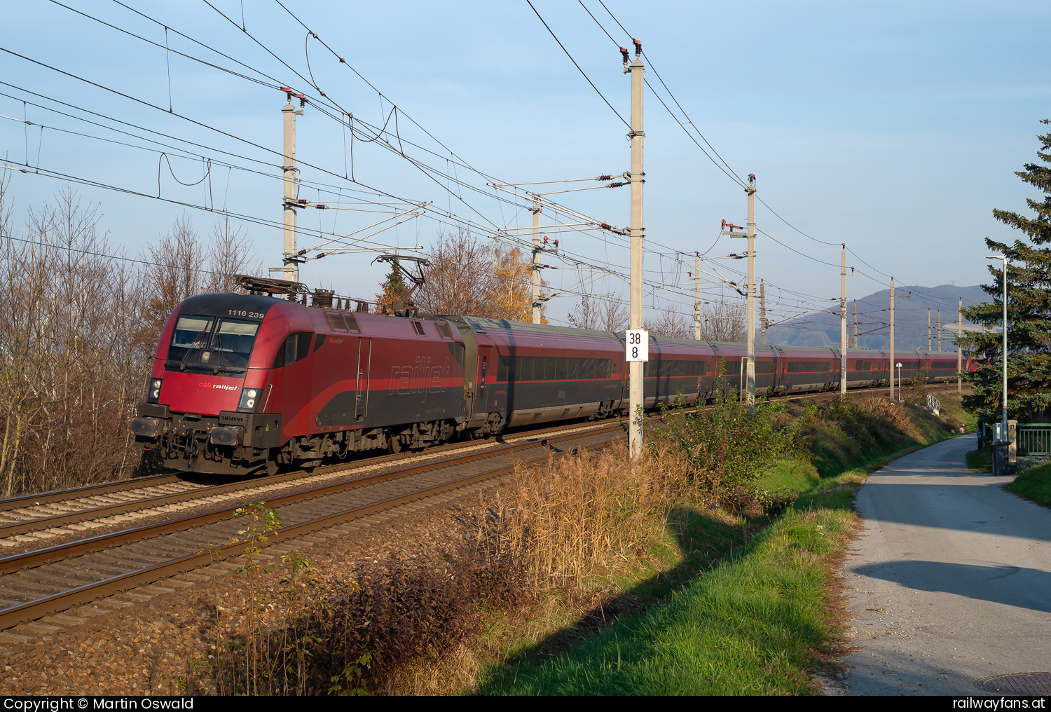 ÖBB 1116 239 in Neulengbach Westbahn | Wien Westbahnhof - St. Pölten (alt) Railwayfans