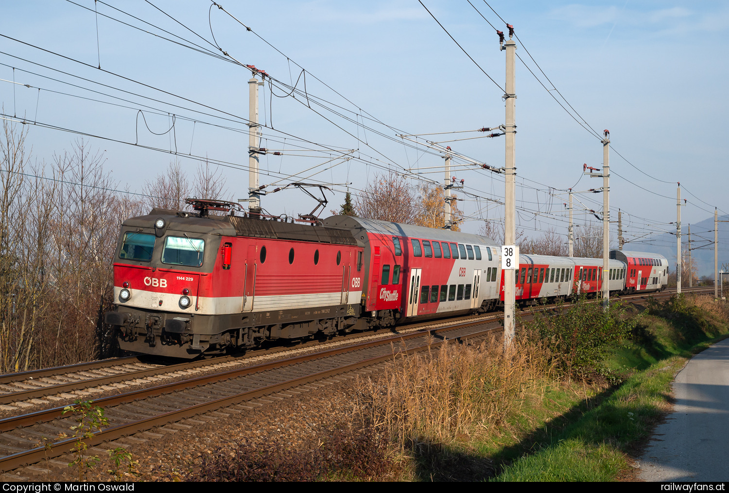 ÖBB 1144 229 in Neulengbach  Railwayfans