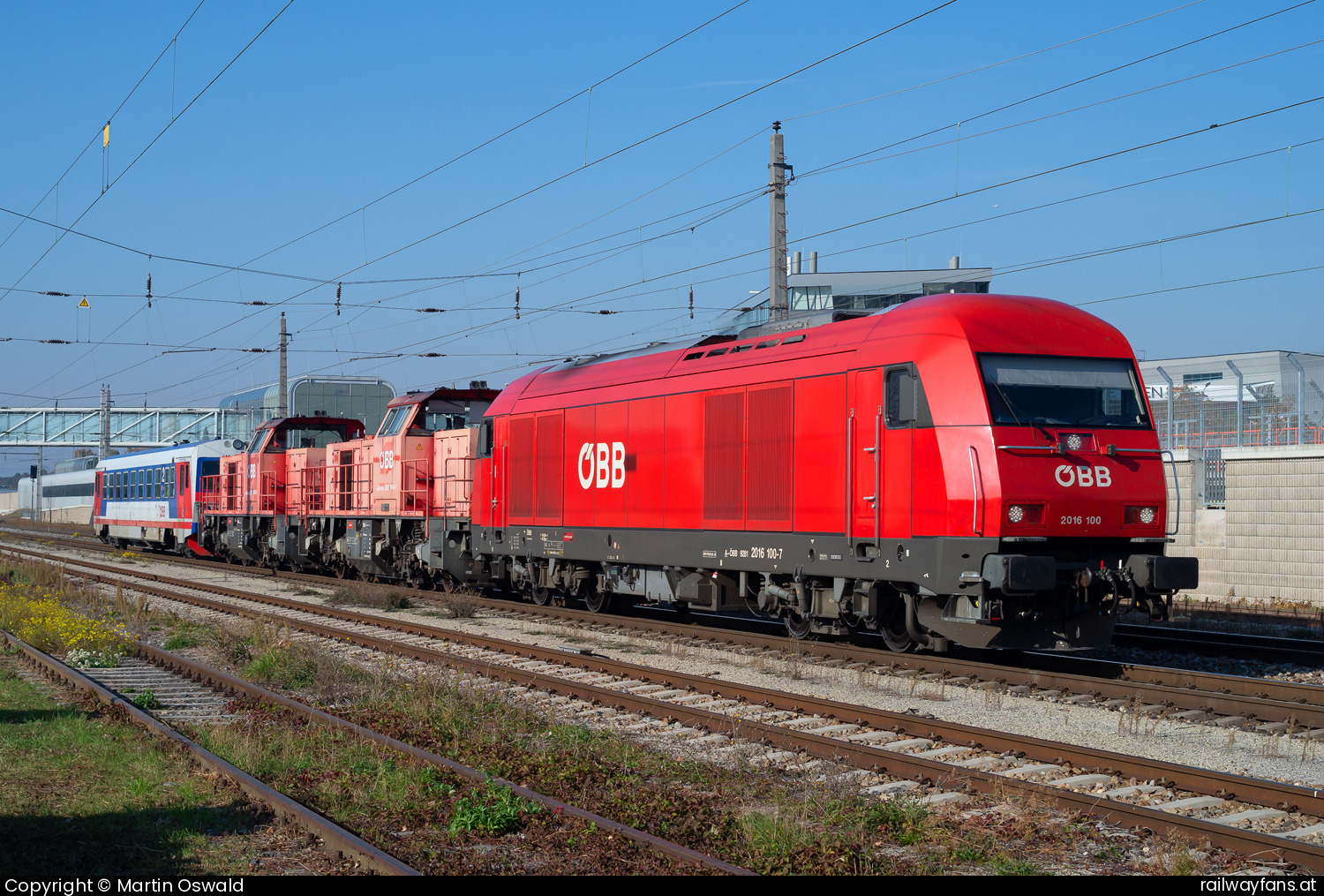 ÖBB 2016 100 in Wien Oberlaa - mit 2070 044, 2070 042, 5047 050.   Railwayfans