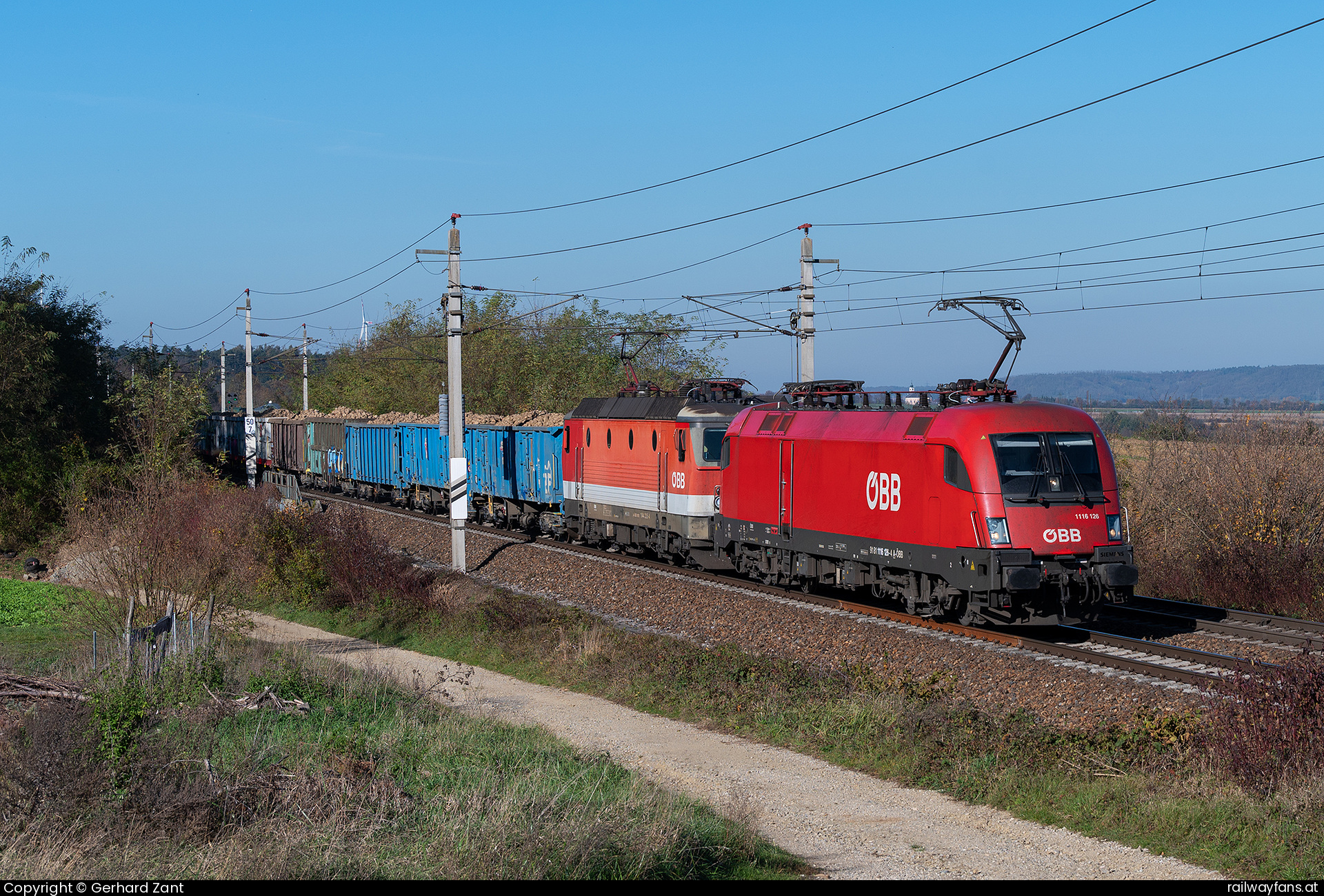 ÖBB 1116 126 in Schildberg - 1116 126 und 1144 228   Railwayfans