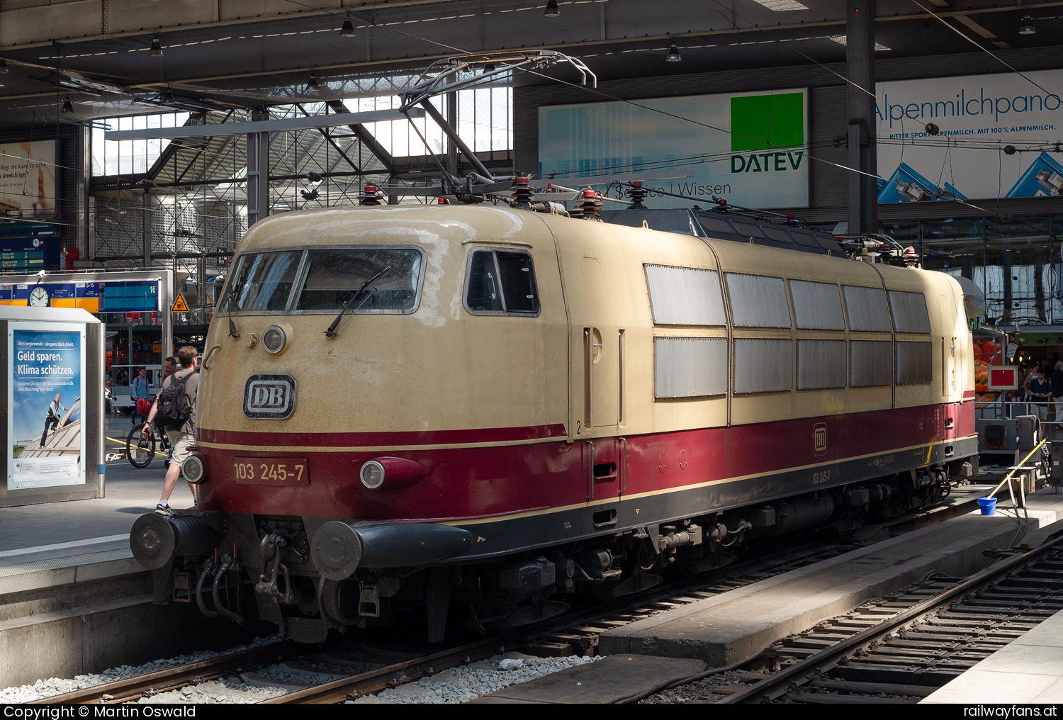 DB Fernverkehr AG 103 245 in München Hbf  Railwayfans