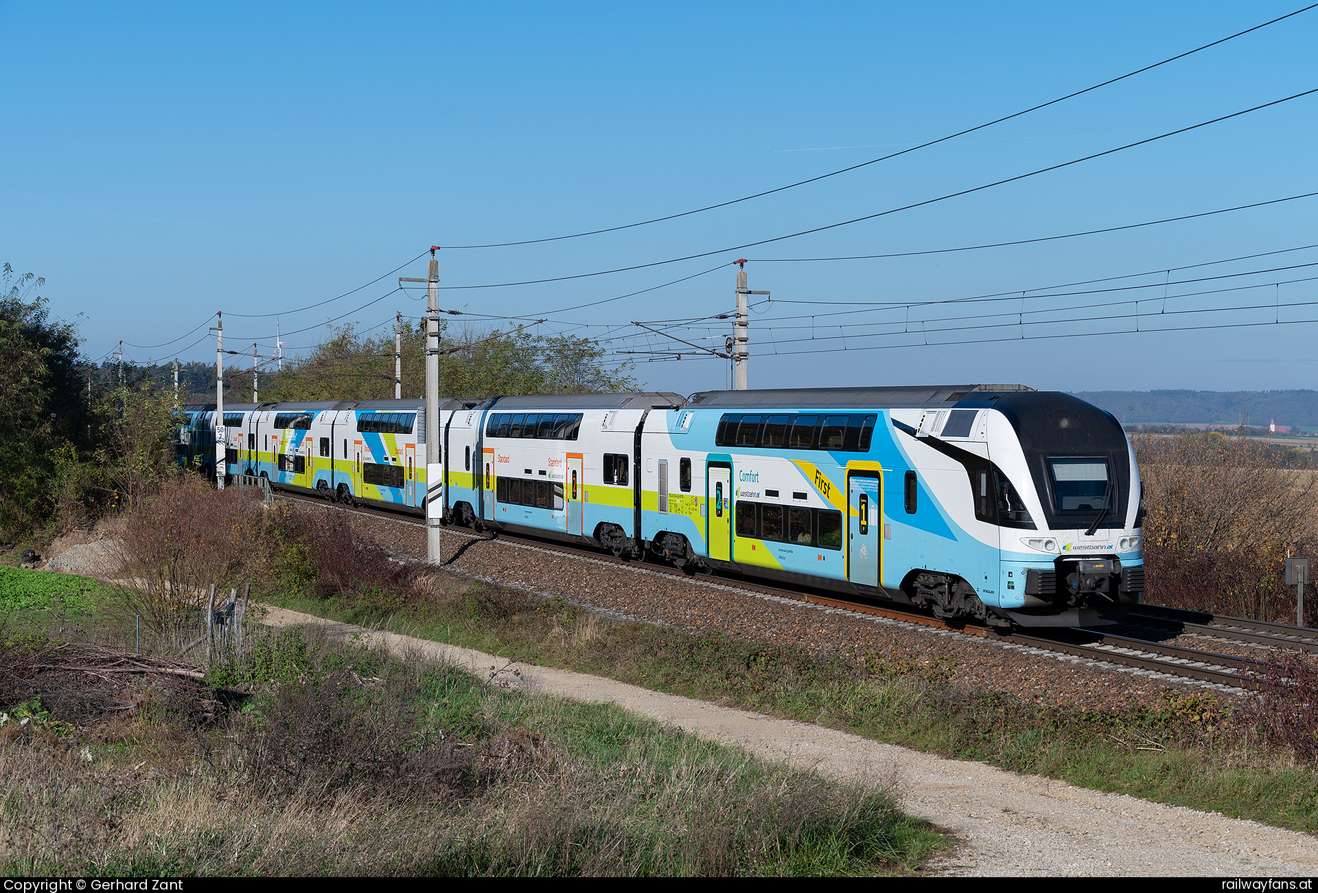 Westbahn 4010 124 in Schildberg mit dem WB 913  Railwayfans