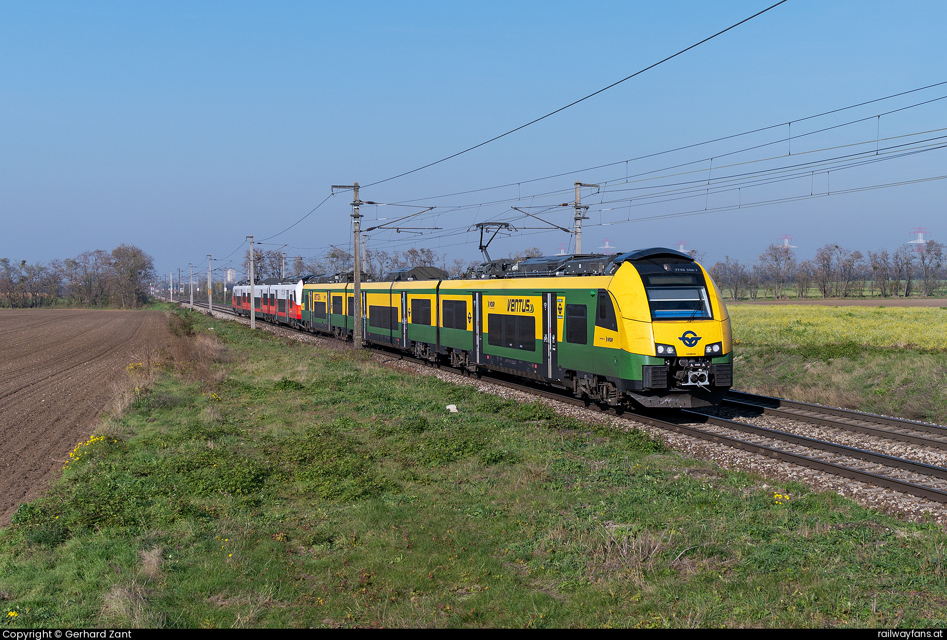 GYSEV 4746 308 in Himberg mit dem REX 7733  Railwayfans