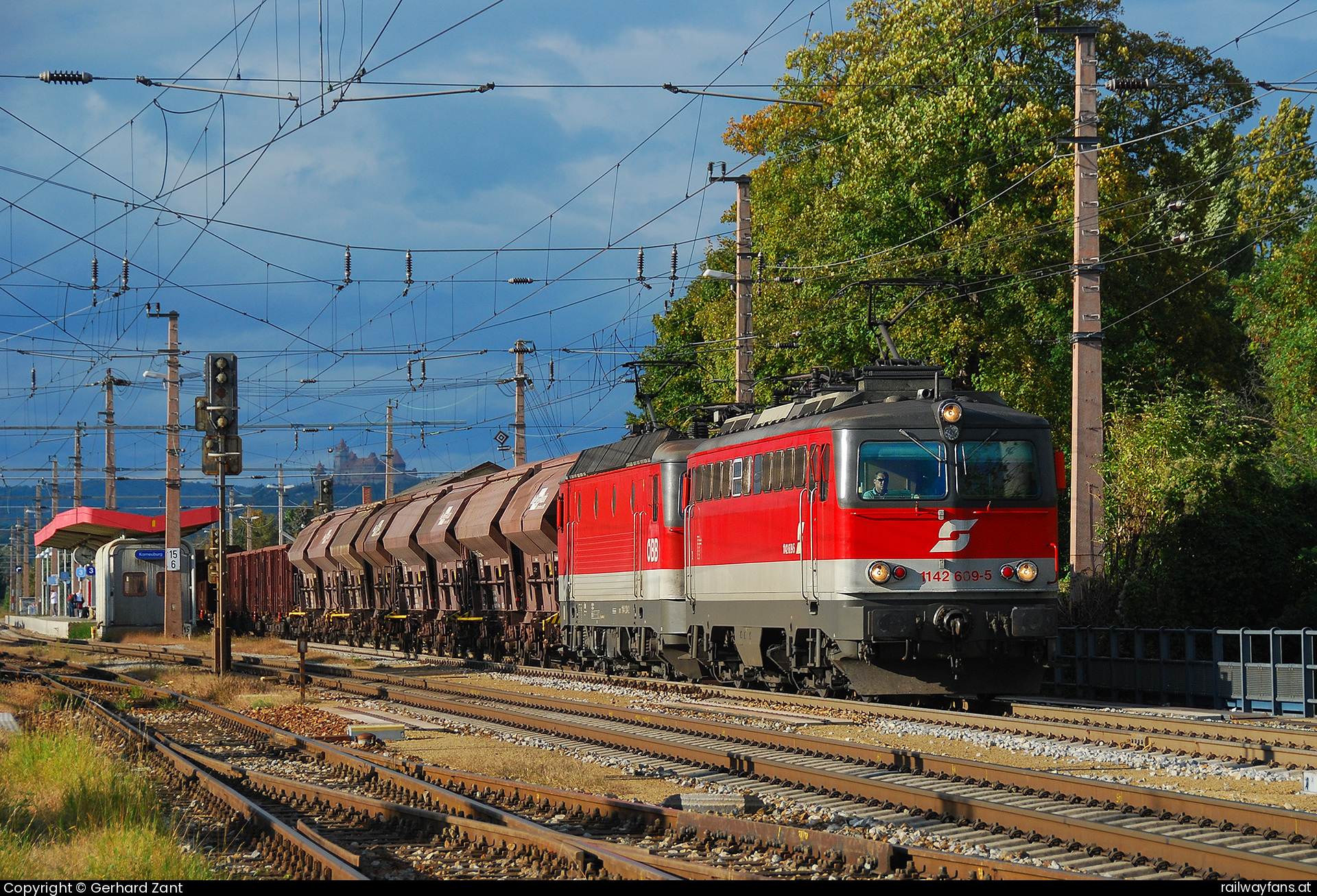 ÖBB 1142 609 in Klosterneuburger Straße  Railwayfans