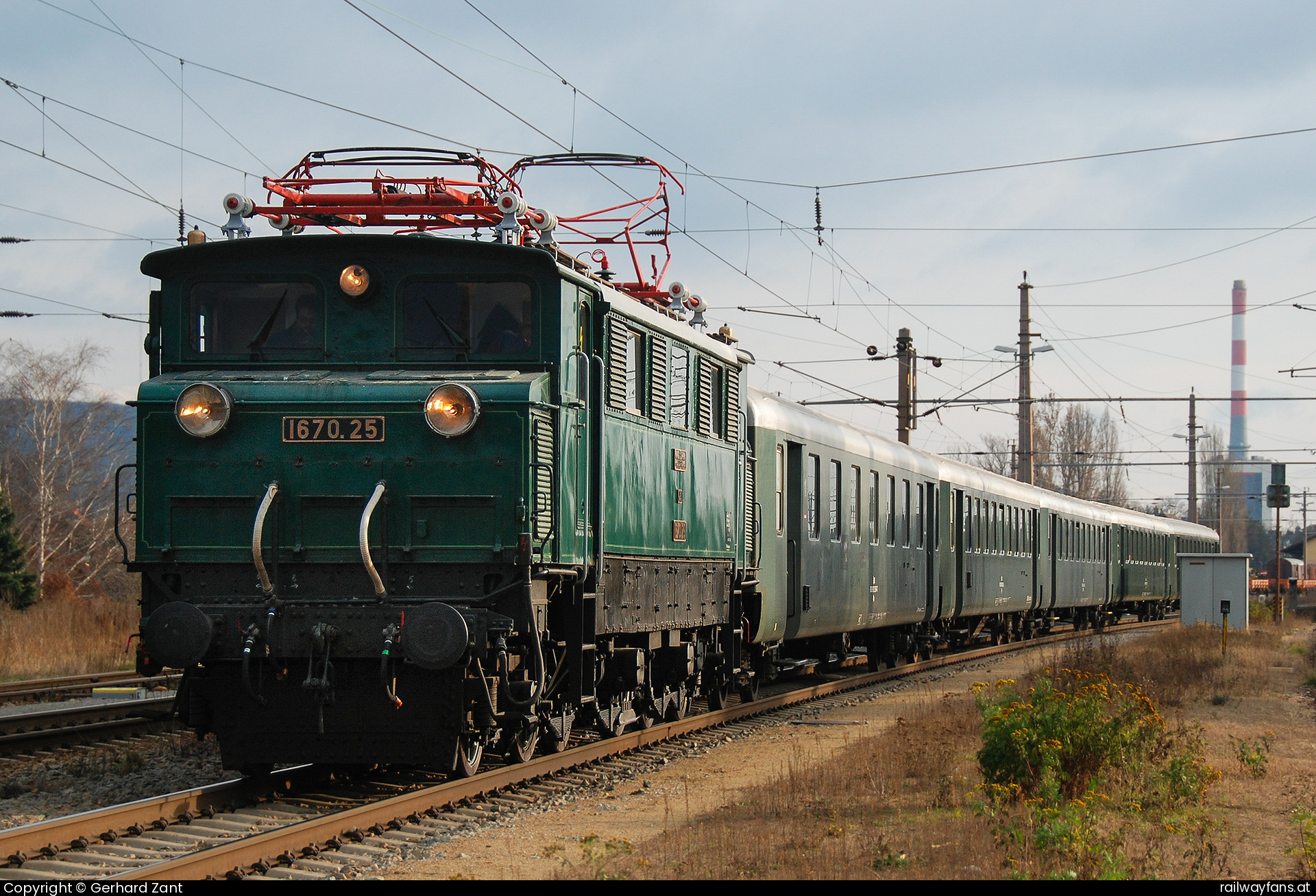 ÖBB GE Erlebnisbahn 1670 25 in Zum Scheibenstand  Railwayfans