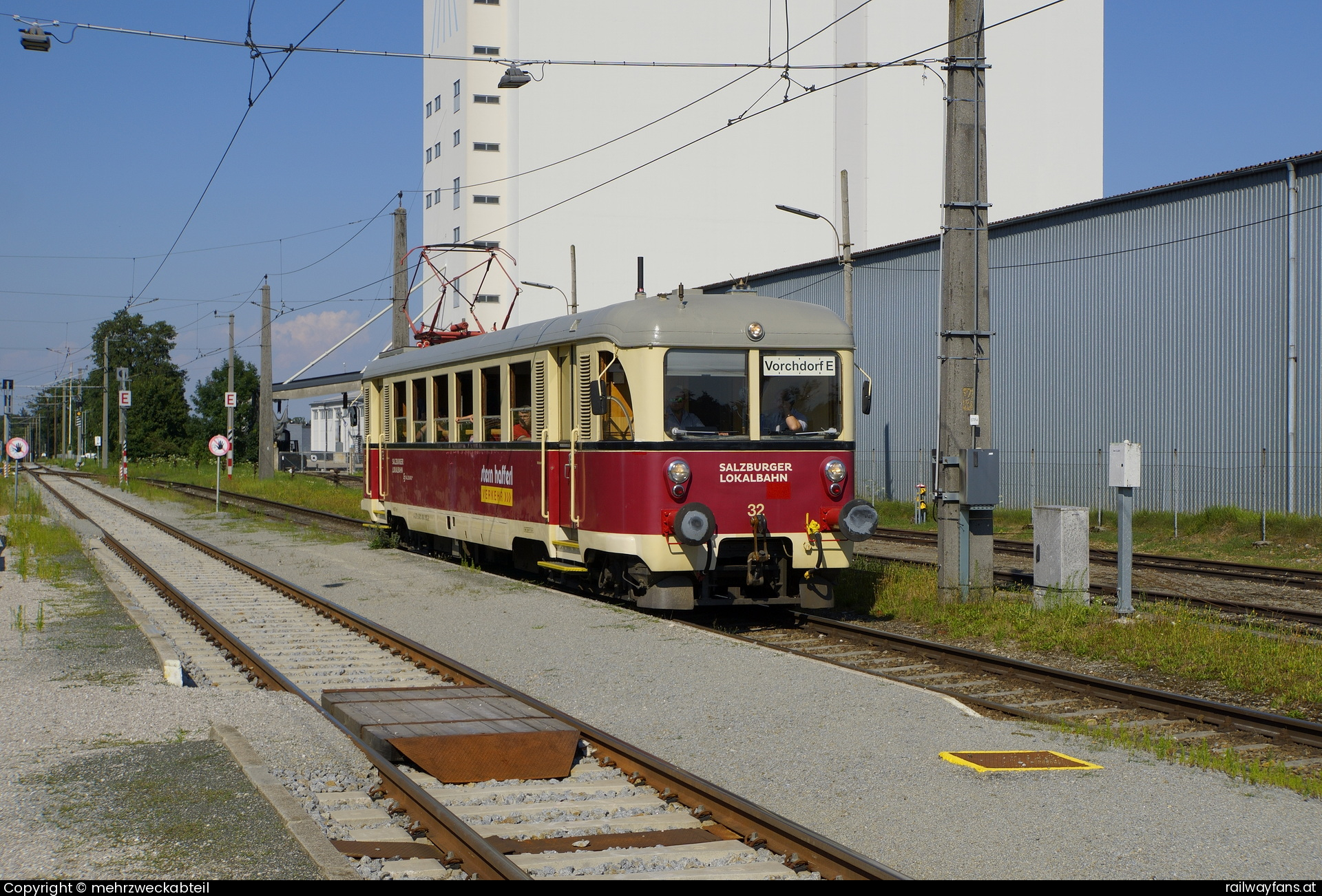 Stern & Hafferl ET 32 in Stadl-Paura mit dem R 8229 Vorchdorferbahn Railwayfans