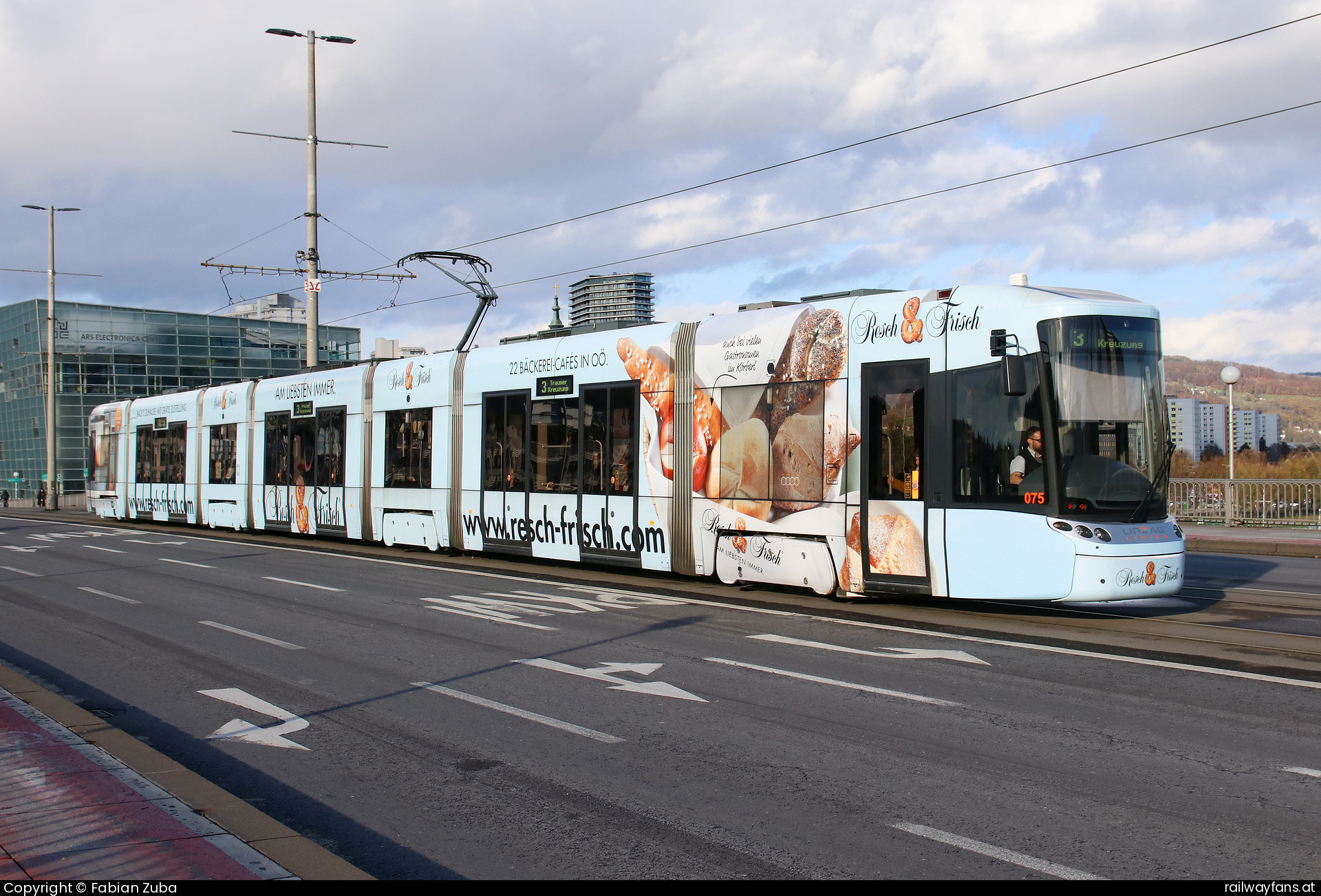 LINZ AG Linien 075 in Linz Nibelungenbrücke  Railwayfans