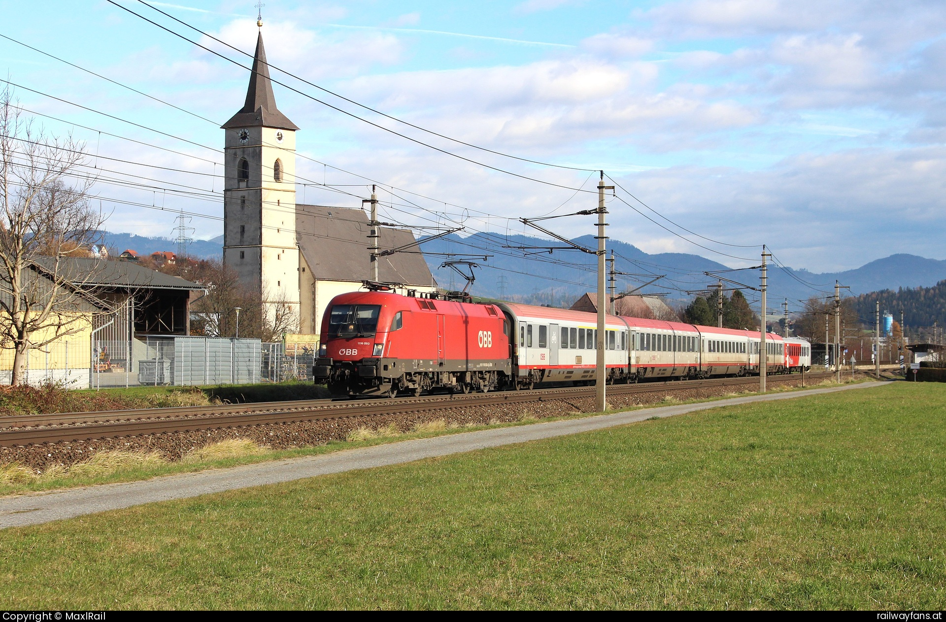 ÖBB 1116 093 in Kammern im Liesingtal - Wegen einer technischen Störung wurde am 18.11.2024 der IC512 ausgelegt und als Leerpersonenzug von Graz nach Linz überstellt.
Die 1116 093 fährt hier kurz hinter der Haltestelle Kammern in Richtung Selzthal.  Schoberpass Railwayfans