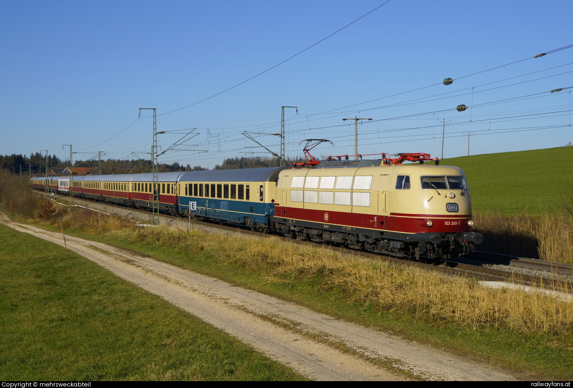 DB Museum 103 245 in Hörafing mit dem EC 338 Rosenheim - Salzburg Railwayfans