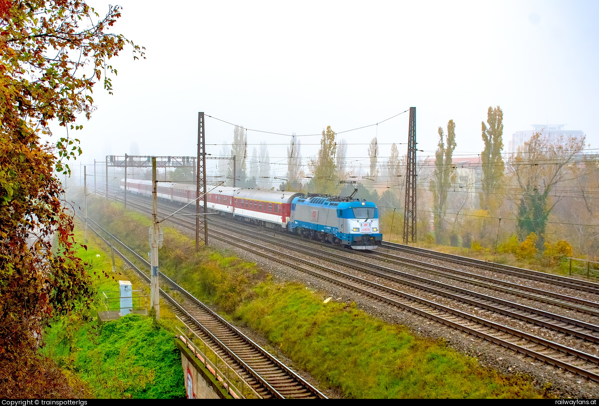 České dráhy 380 018 in Sliačska - CD 380 018 spotted on EC in Bratislava   Railwayfans