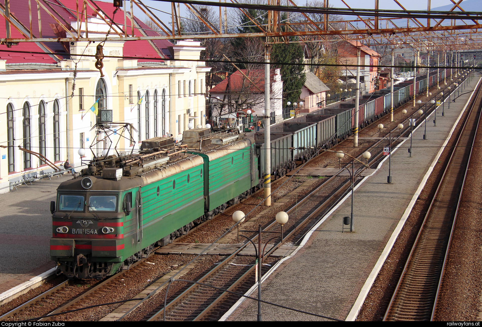 Ukrsalisnyzja (Ukrainische Eisenbahnen) B/\\II-154A in Mukatschewo  Railwayfans