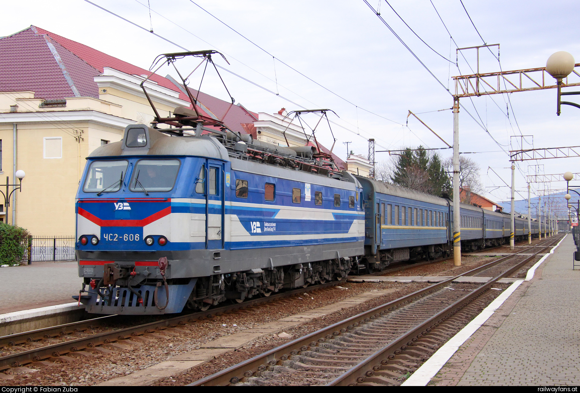 Ukrsalisnyzja (Ukrainische Eisenbahnen) 4C2-606 in Mukatschewo  Railwayfans