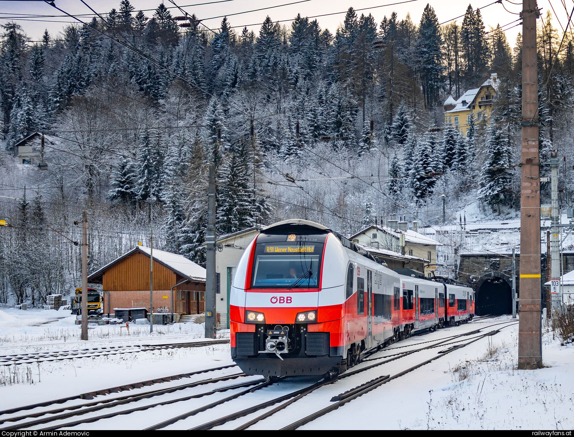 ÖBB 4744 538 in Semmering - Kurort mit dem R 91 Südbahn - Semmering Railwayfans