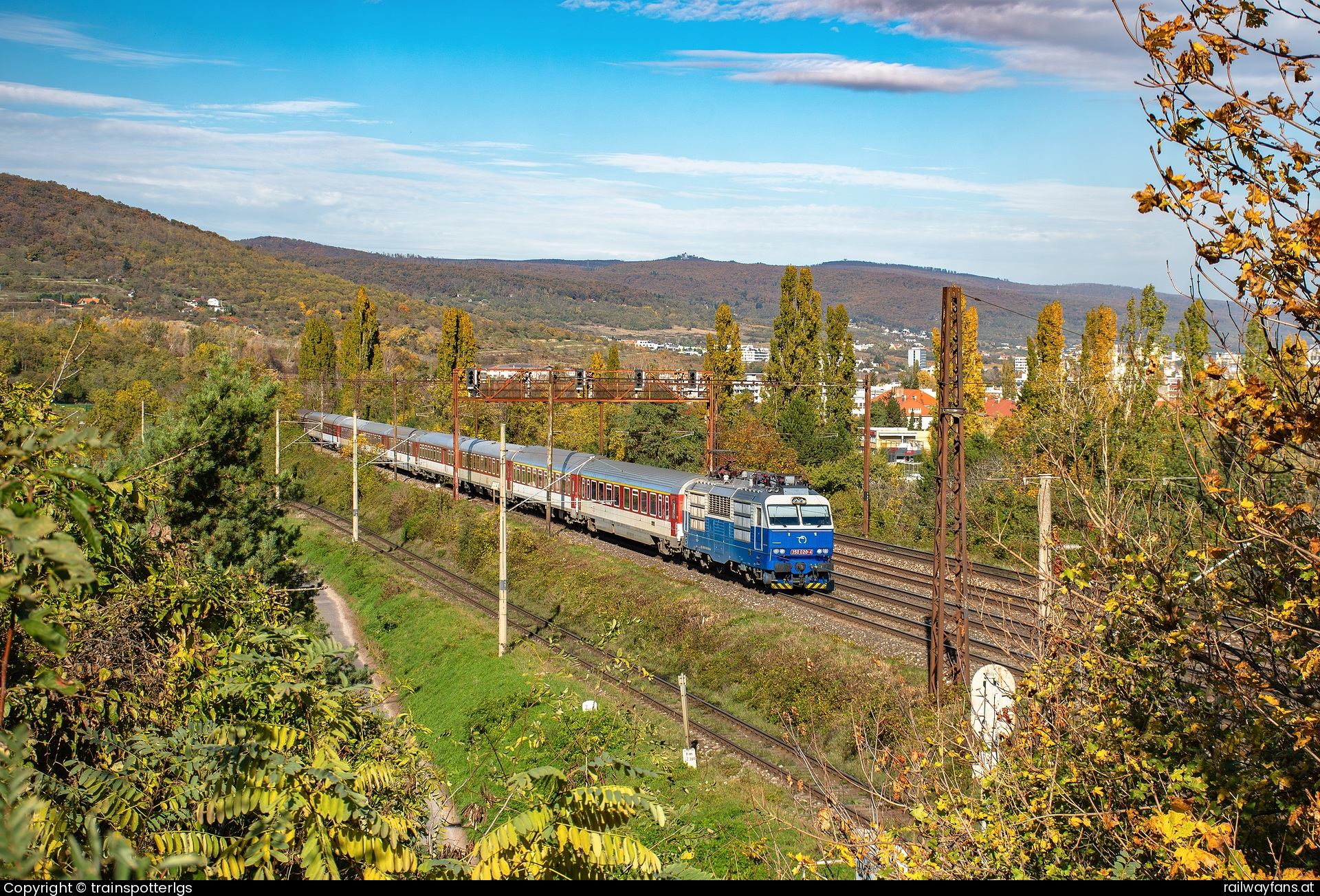 ZSSK 350 020 in Sliačska - ZSSK 350 020 on EX spotted in Bratislava - Skala   Railwayfans