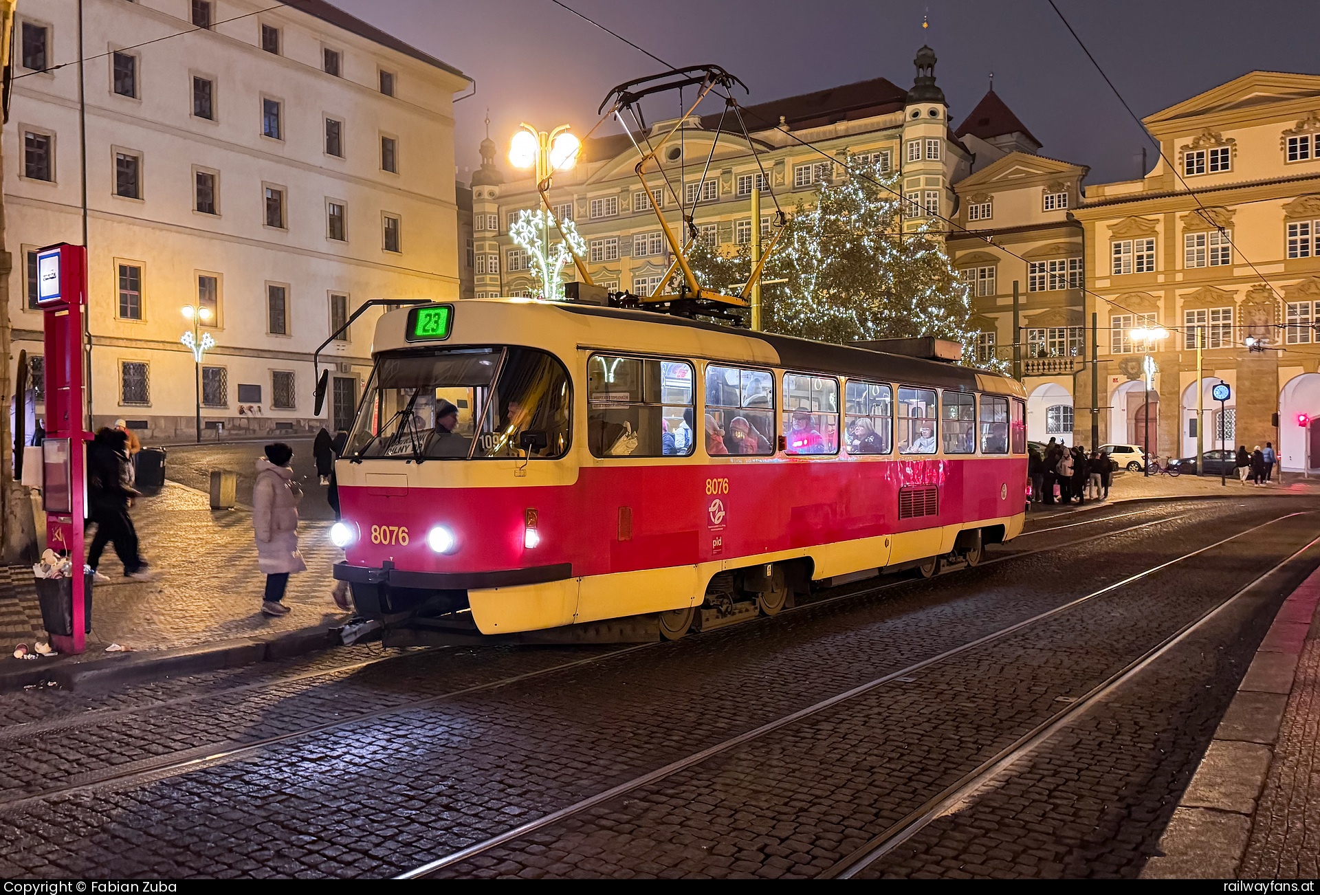 DPP 8076 in Praha Malostranske namesti  Railwayfans