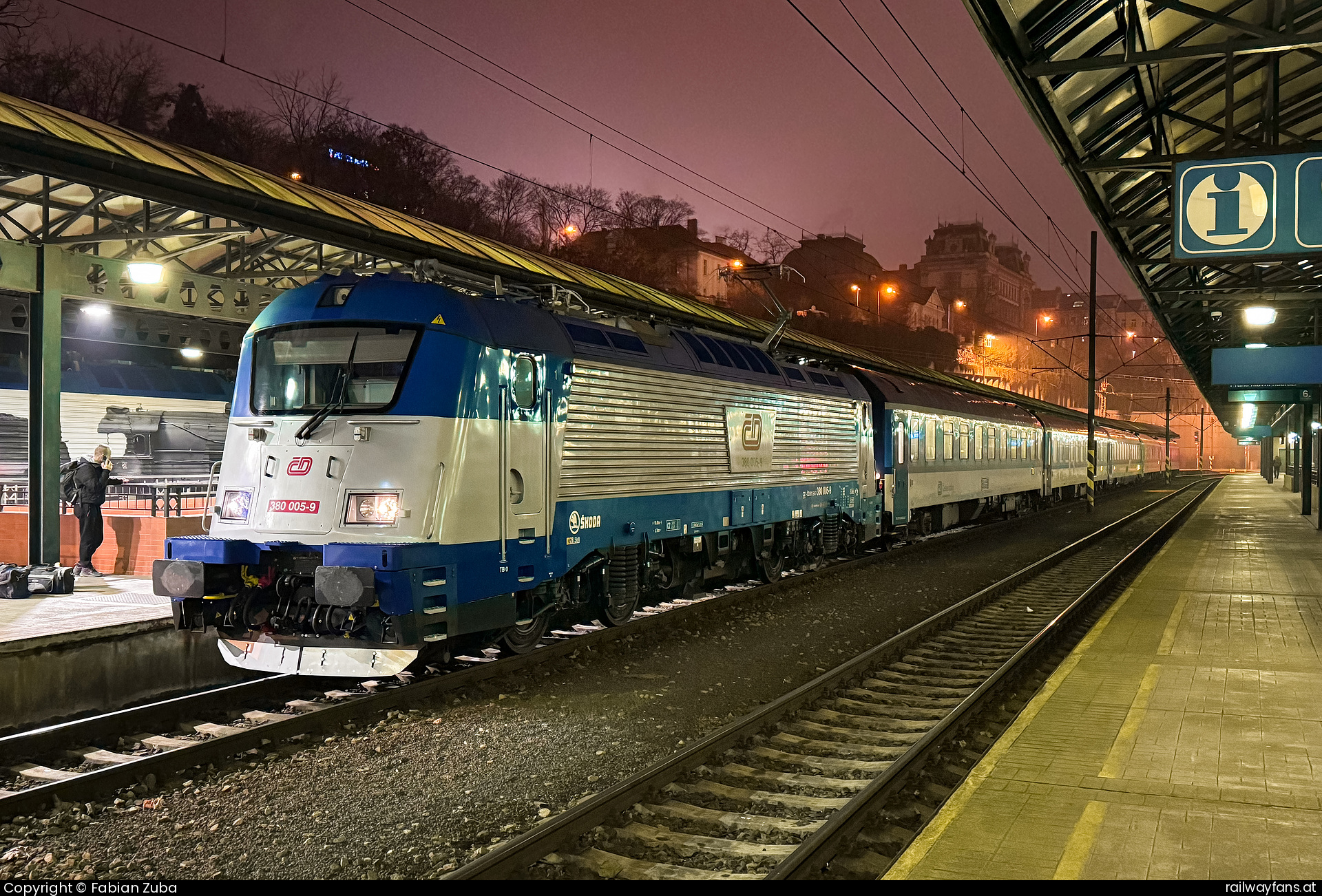 České dráhy 380 005 in Praha hl.n.  Railwayfans