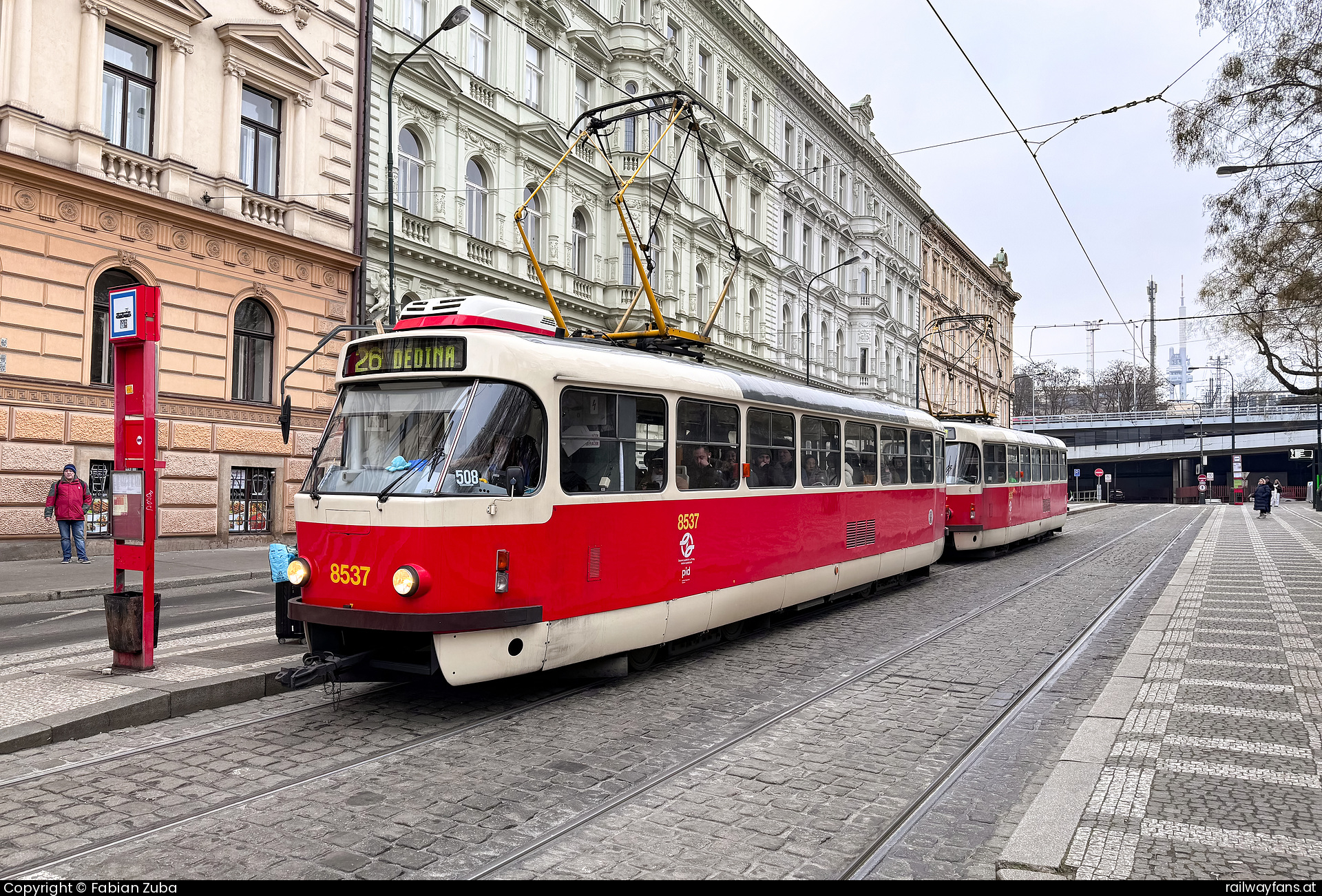 DPP 8537 in Praha hl.n.  Railwayfans