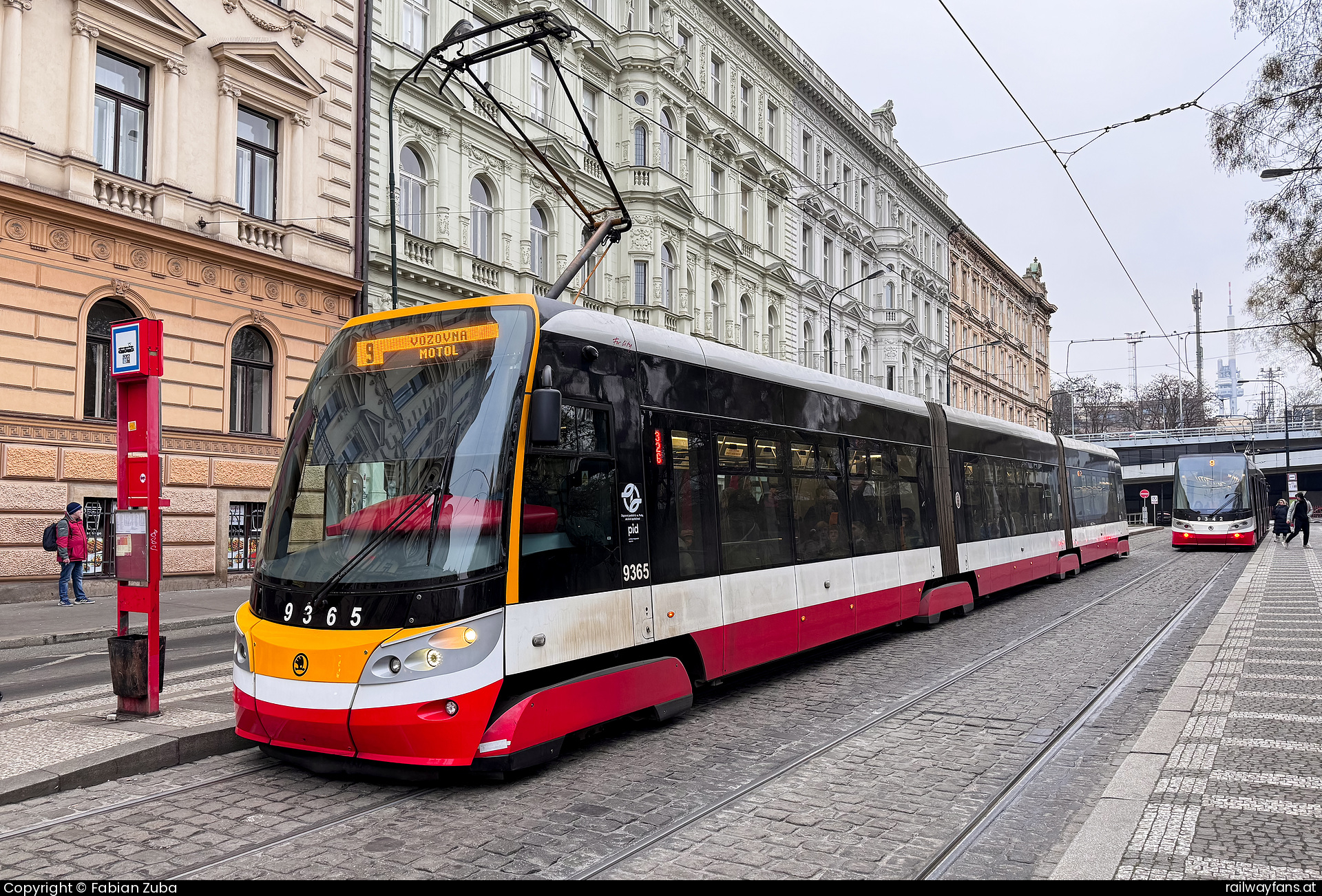 DPP 9365 in Praha hl.n.  Railwayfans