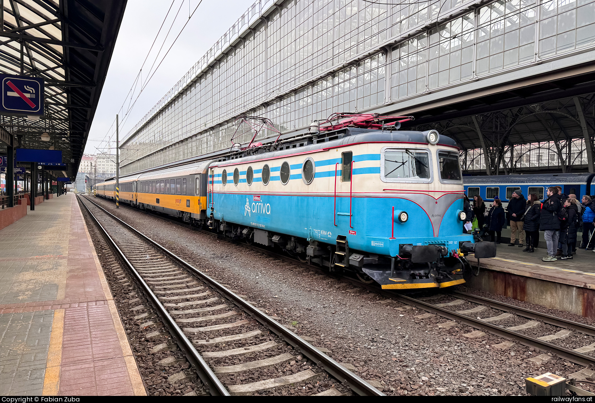 ARRIVA 150 749 (E499.0052) in Praha hl.n. mit dem RGJ 1005  Railwayfans