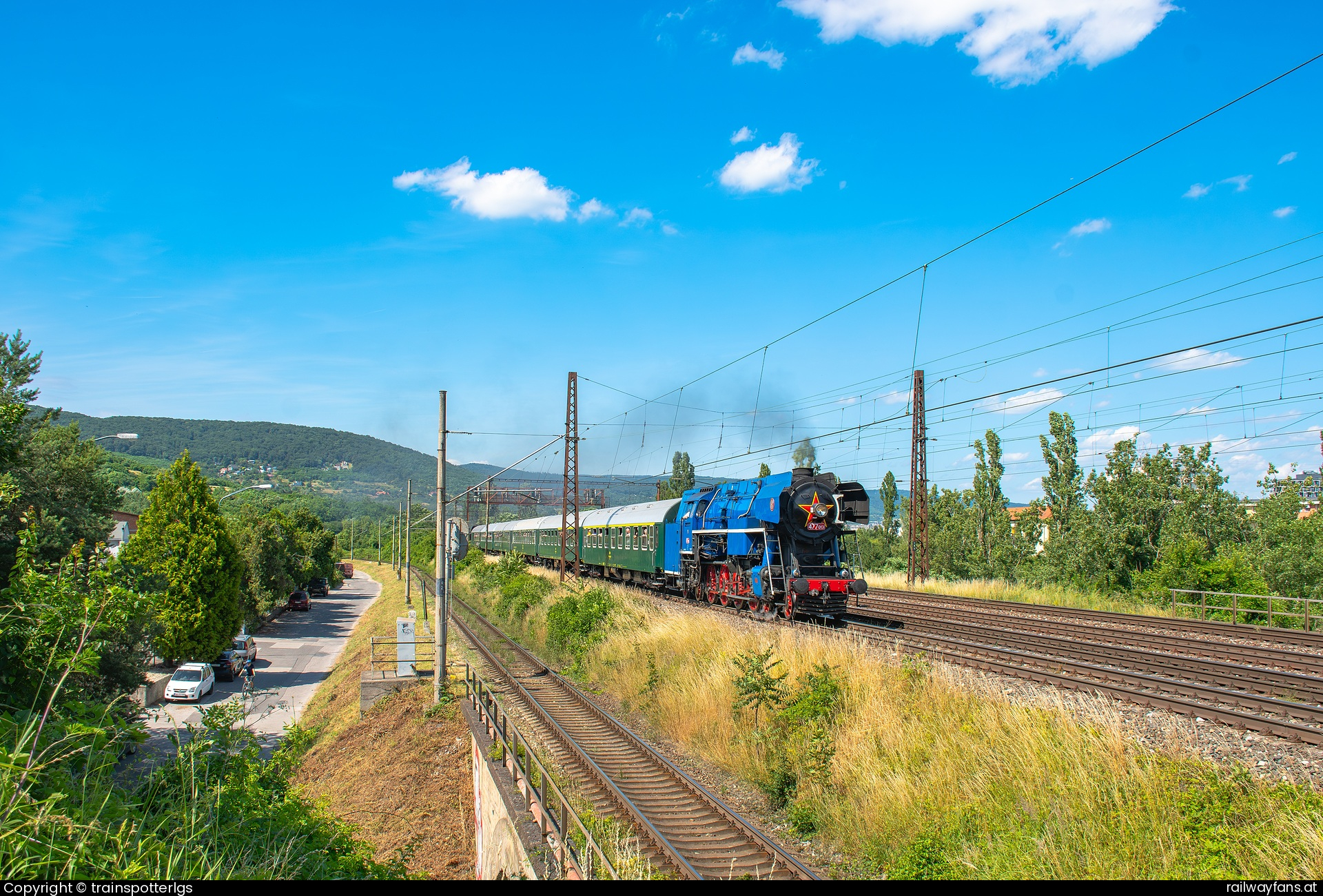 KZHV 477 013 in Sliačska - KZHV 477 013 'Papagaj' spotted in Bratislava    Railwayfans