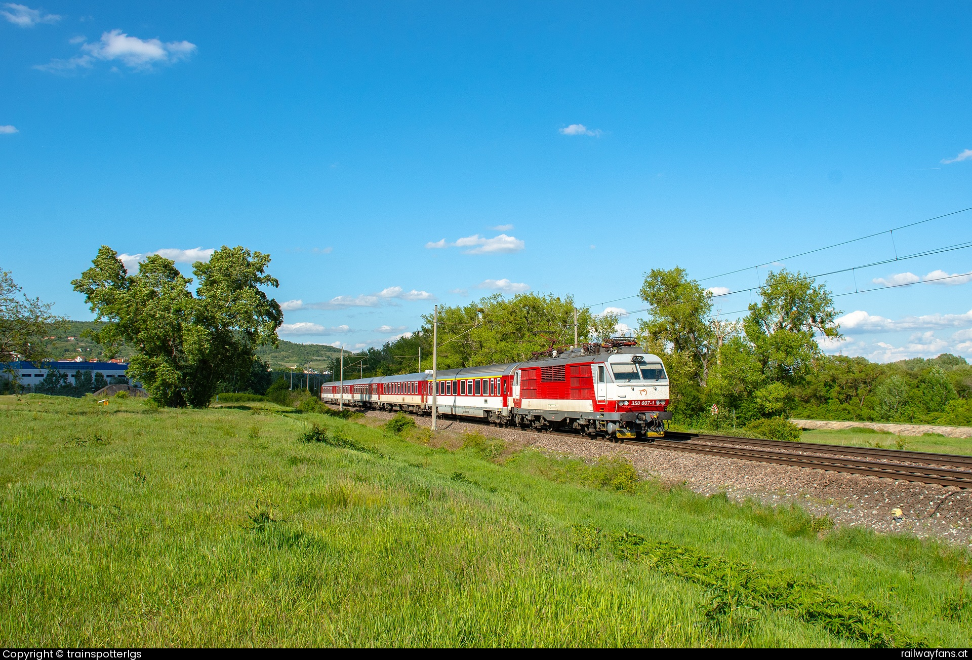 ZSSK 350 007 in 502 - ZSSK 350 007 on IC spotted in Sväty Jur   Railwayfans