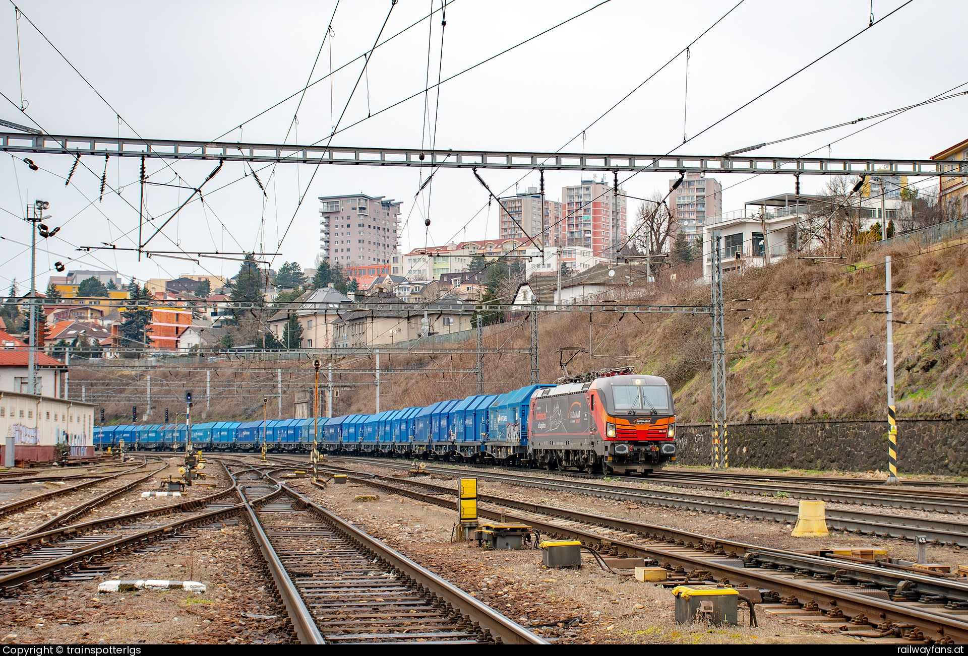 Budamar Logistics 383 223 in Bratislava Hauptbahnhof - Budamar L 383 223 spotted in Bratislava hl.st.   Railwayfans