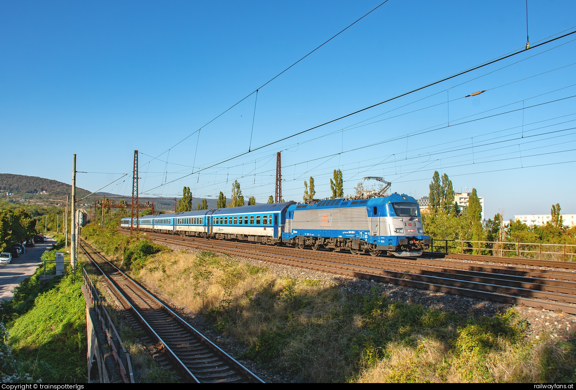 České dráhy 380 007 in Sliačska - CD 380 009 on EC spotted in Bratislava   Railwayfans