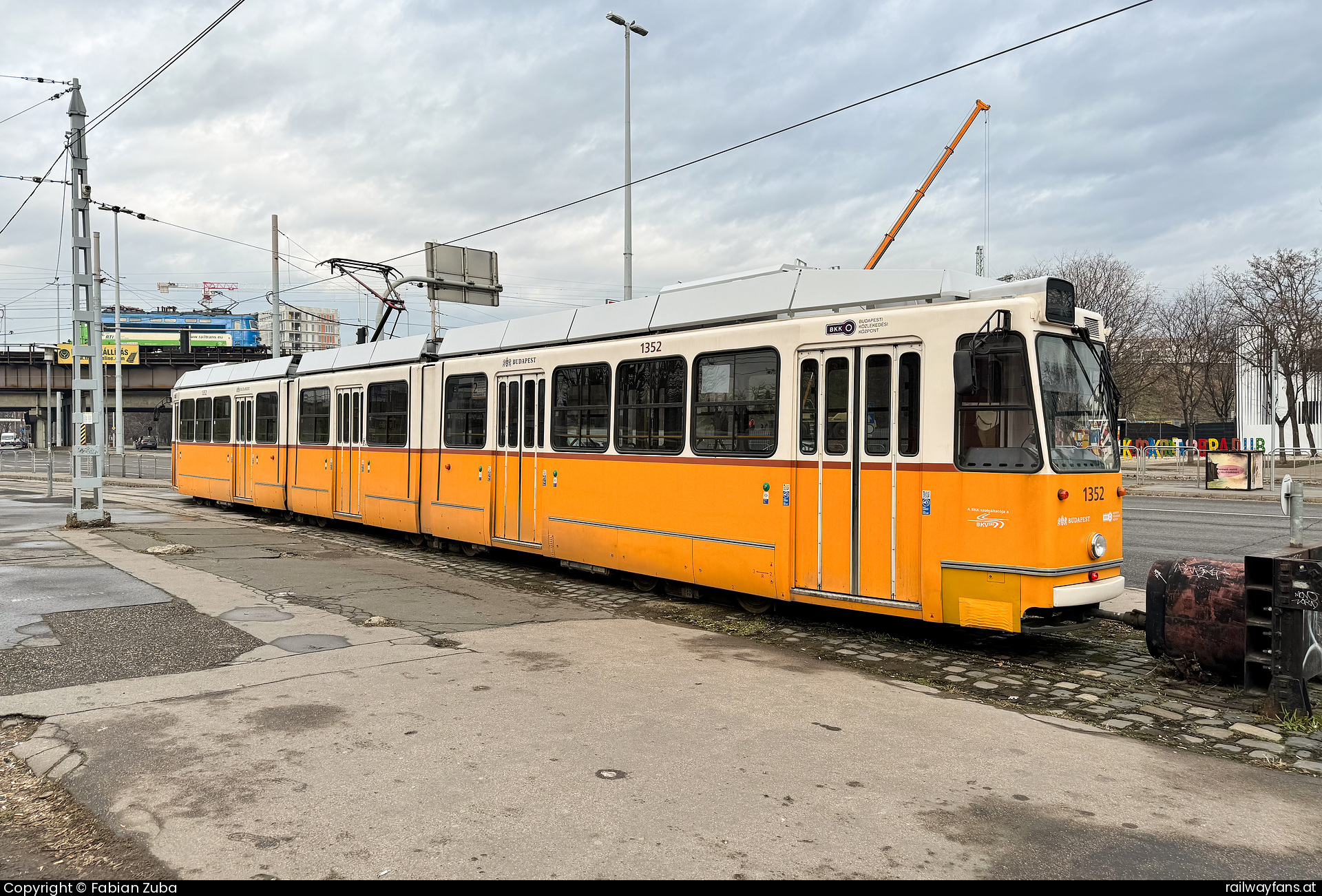 Budapesti Közlekedési Központ 1352 in Budapest Közvagohid  Railwayfans